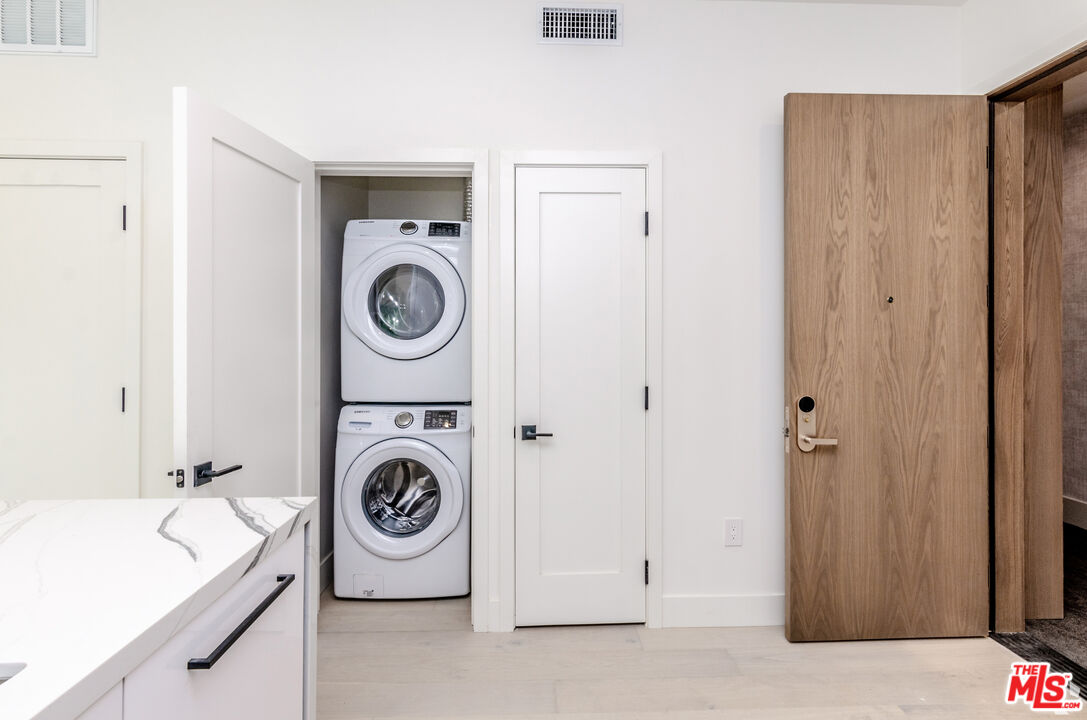 105 S Doheny Dr Unit: PH2