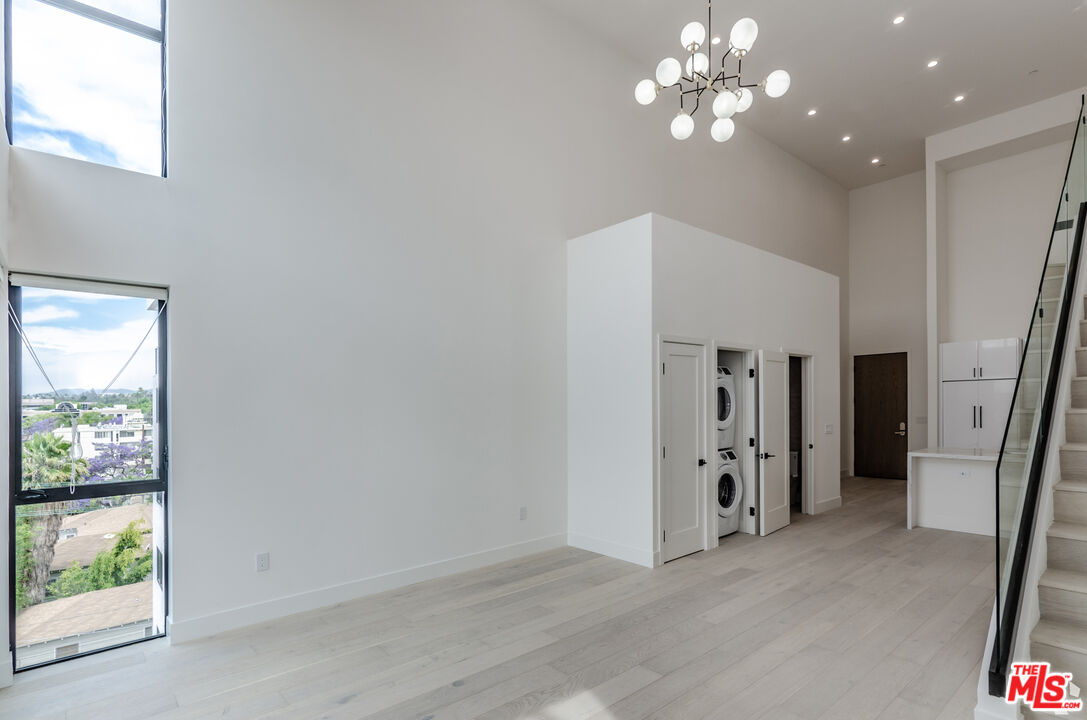 105 S Doheny Dr Unit: PH2