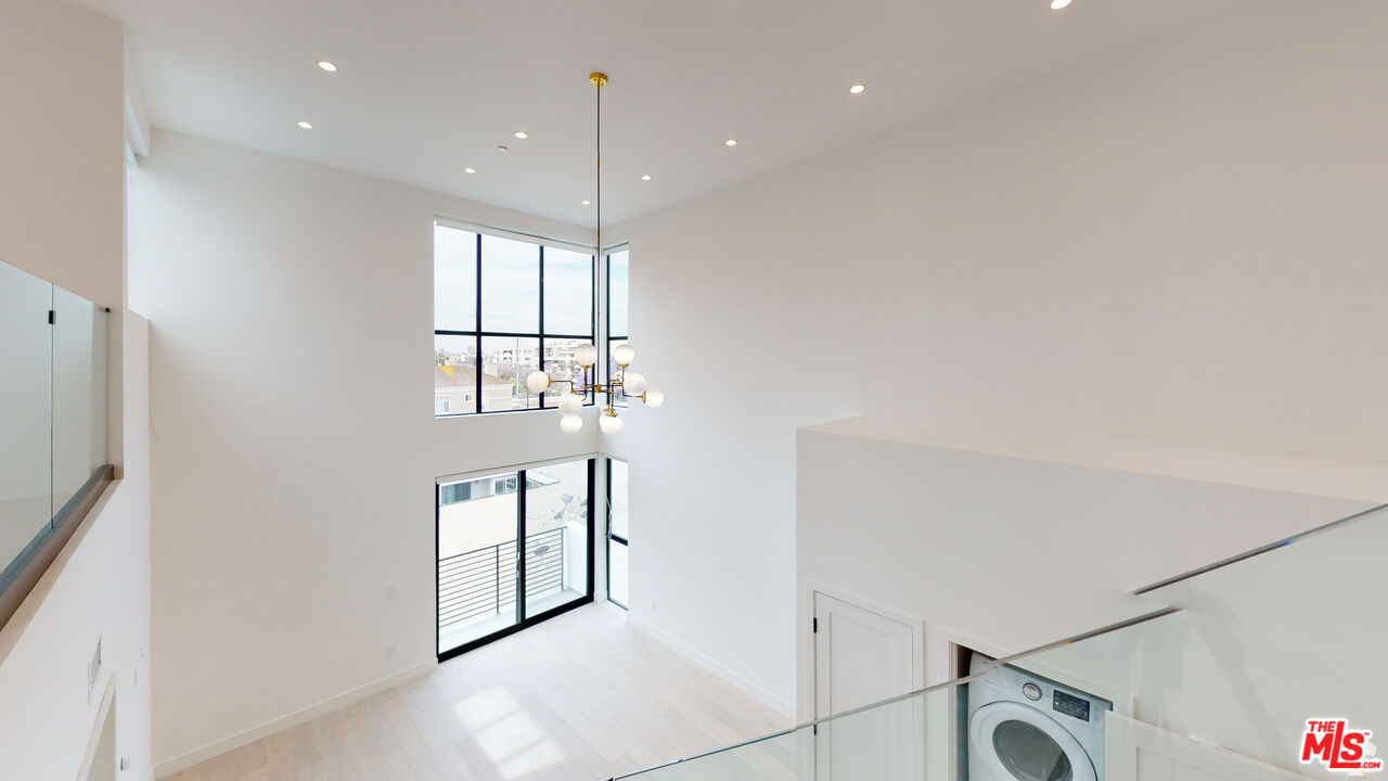 105 S Doheny Dr Unit: PH2