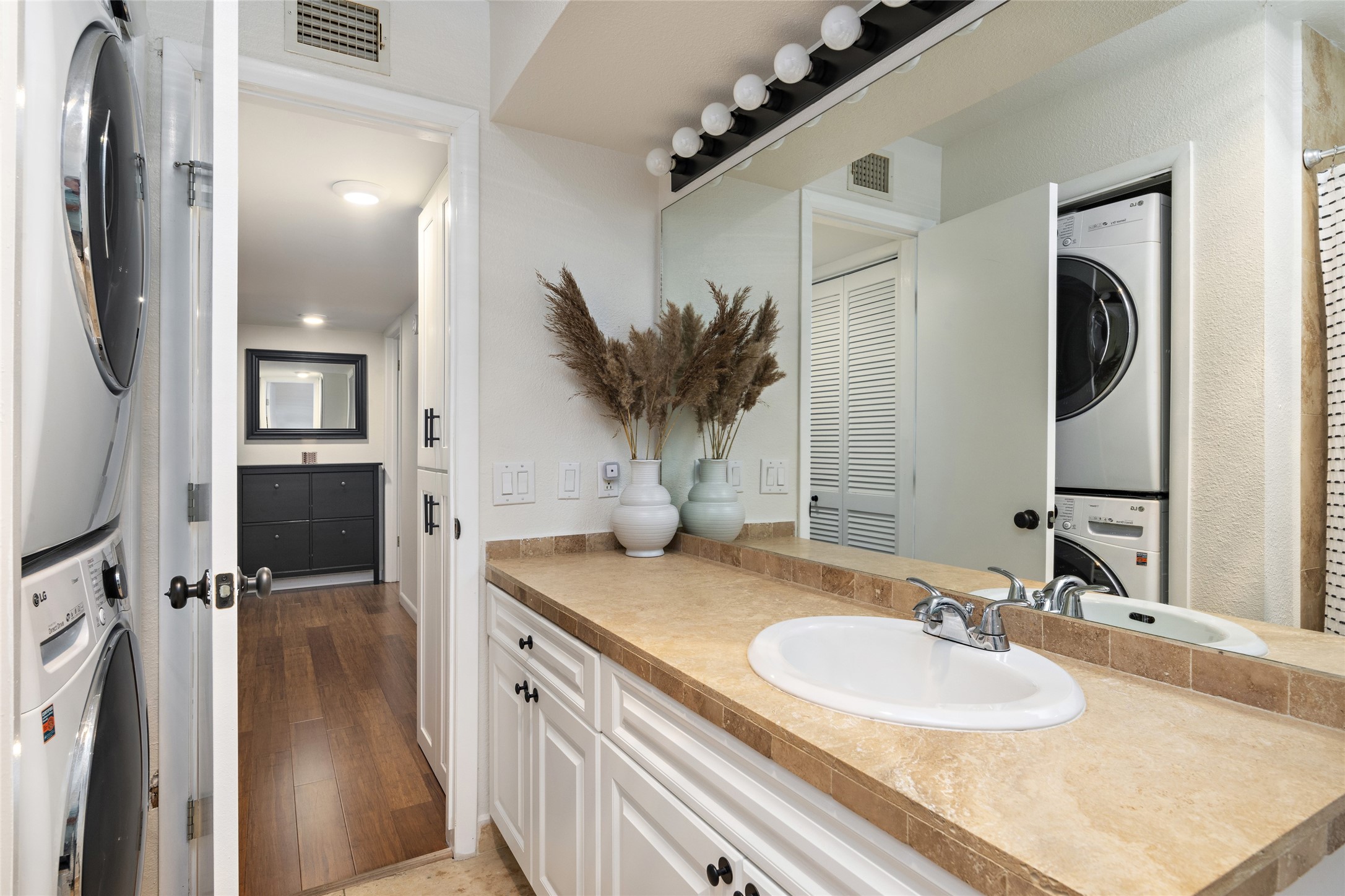 663 Bishops Lodge Road 21