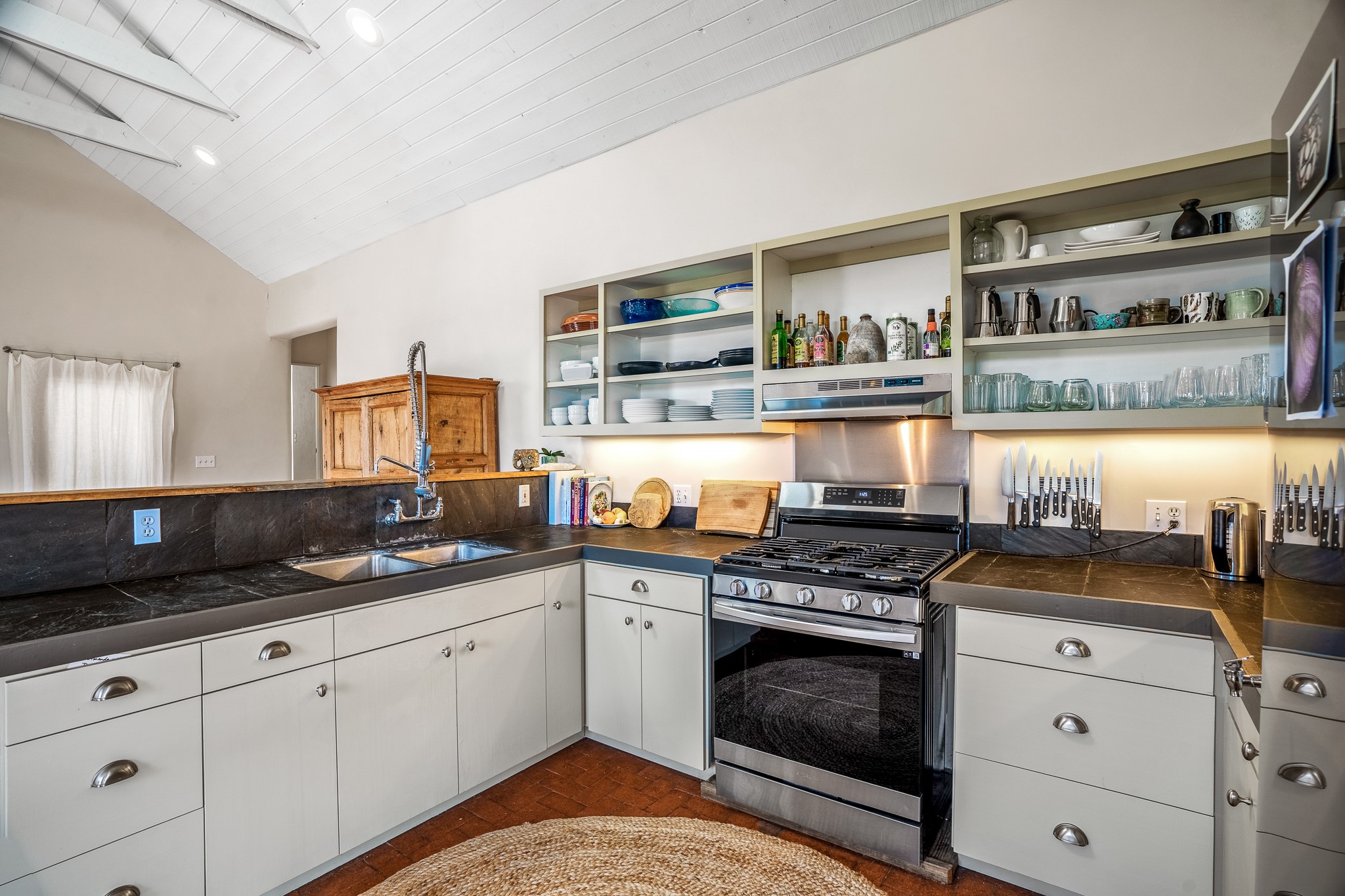 73 Los Hornos Road