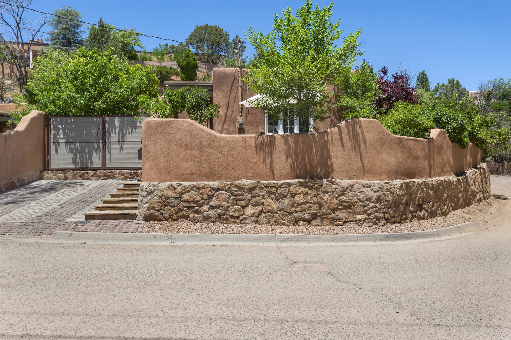 525 Hillside