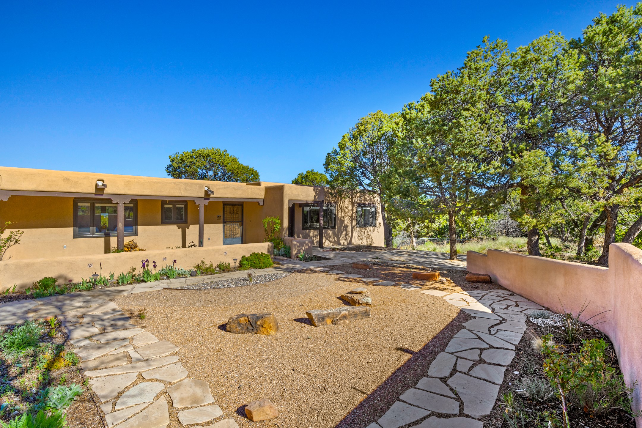 899 E Zia Road