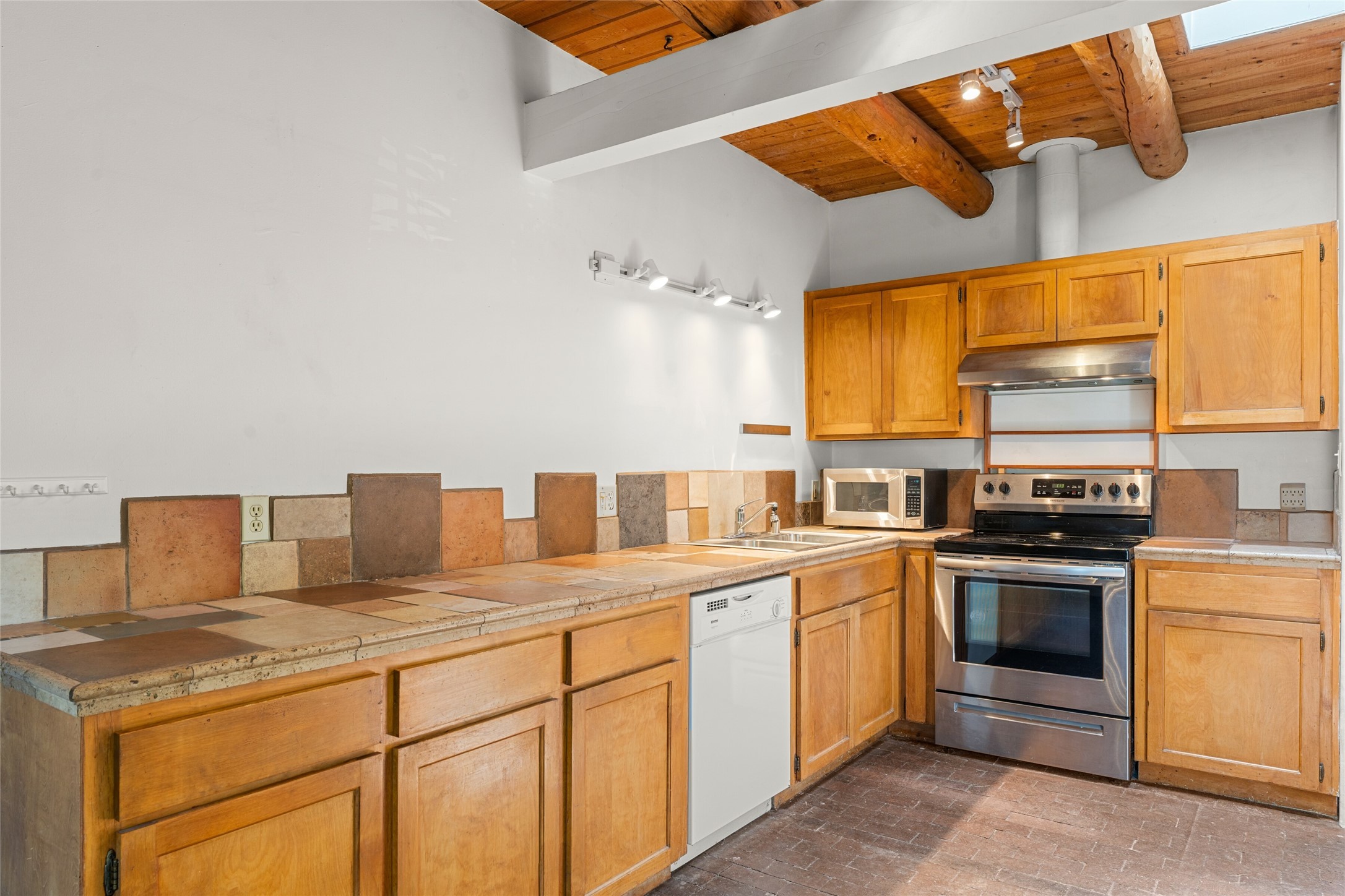 612 Gomez Road 3