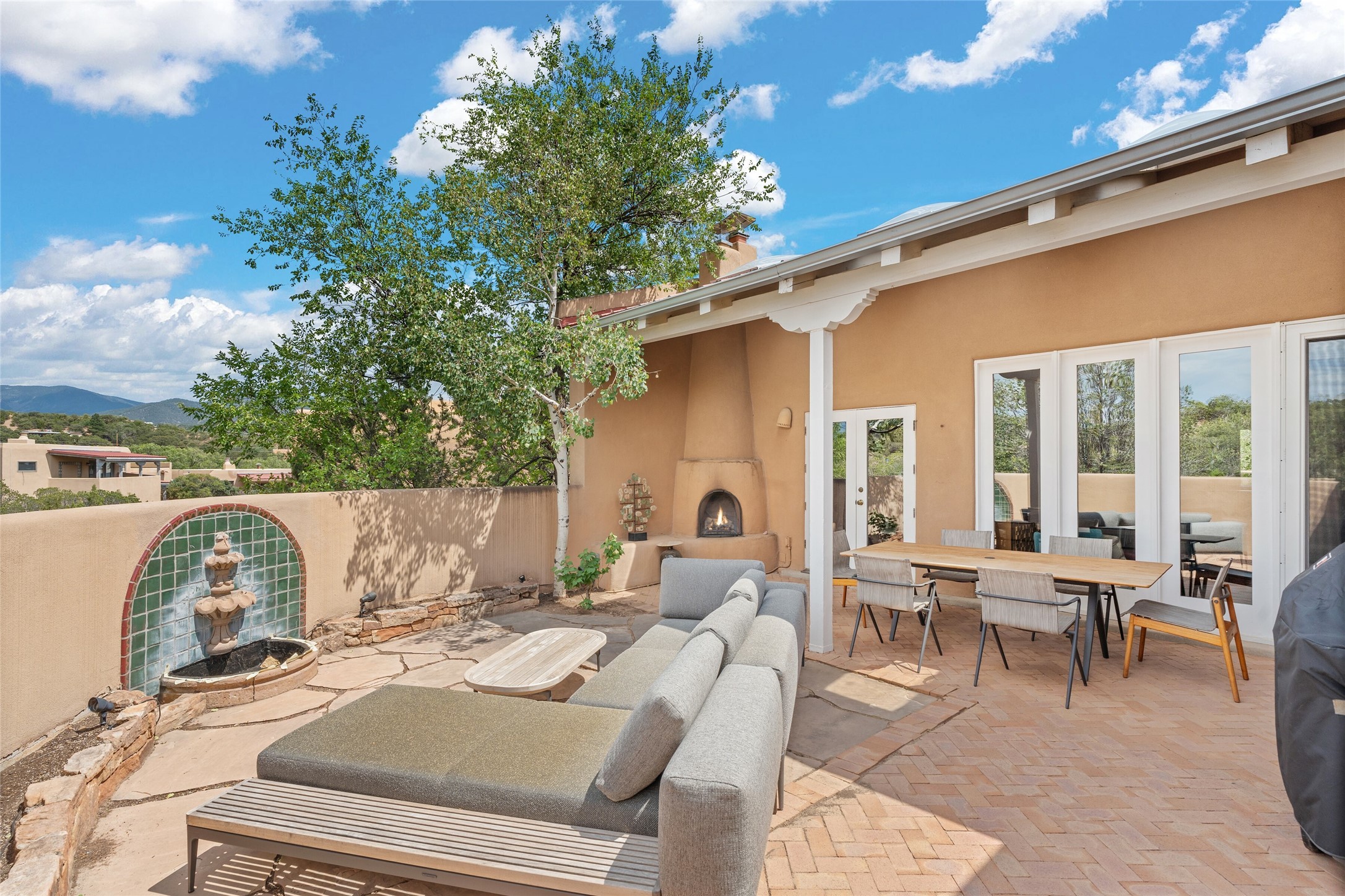 225 Valle Del Sol