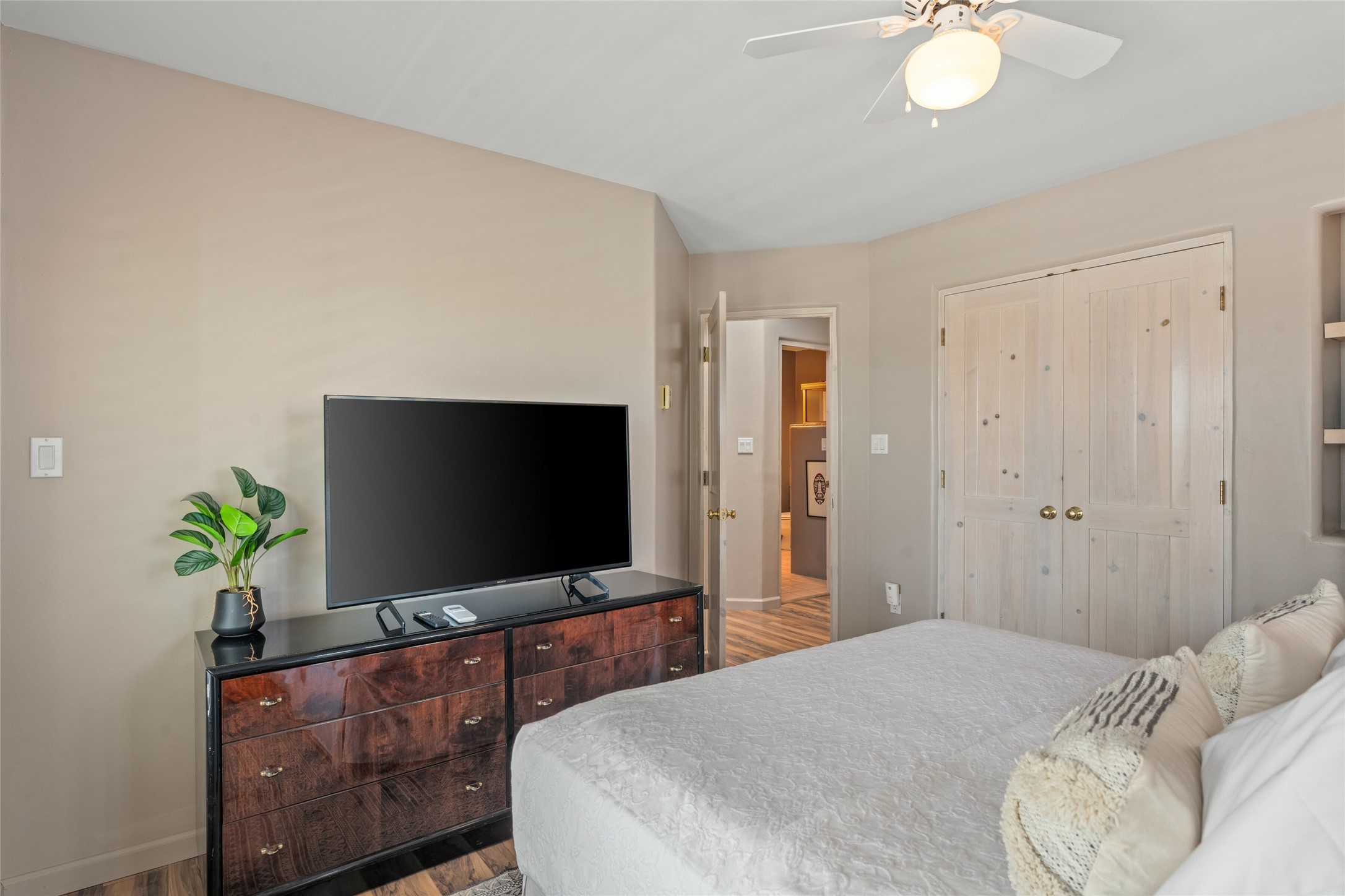 225 Valle Del Sol