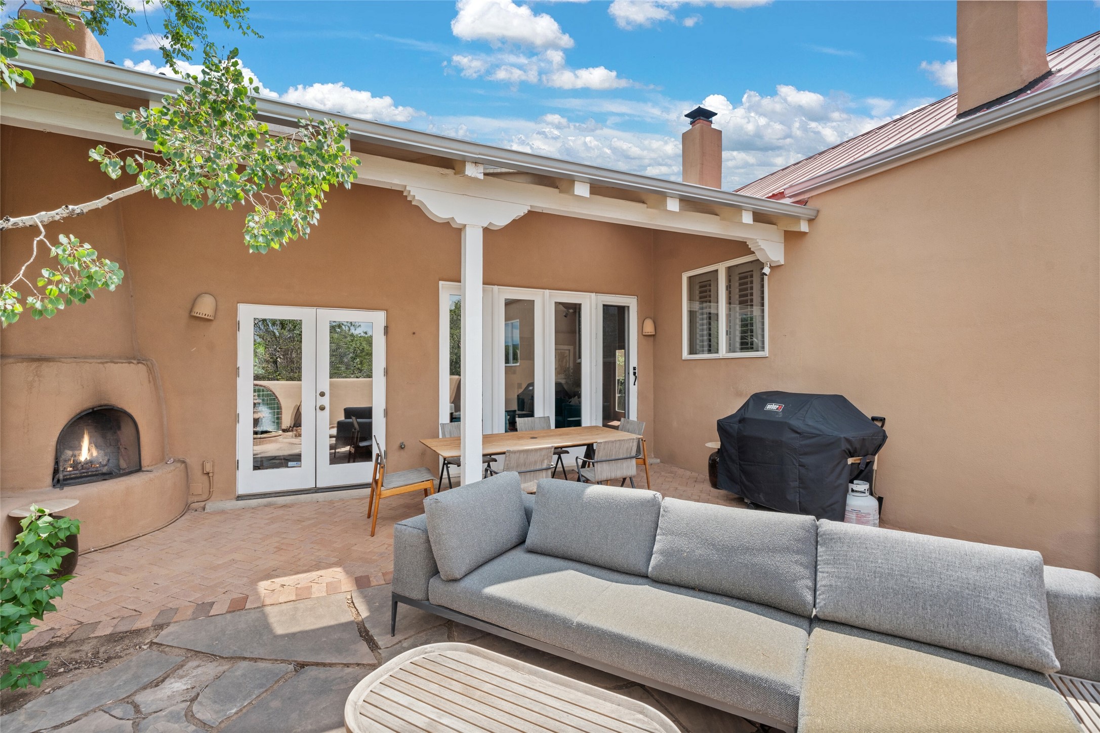 225 Valle Del Sol