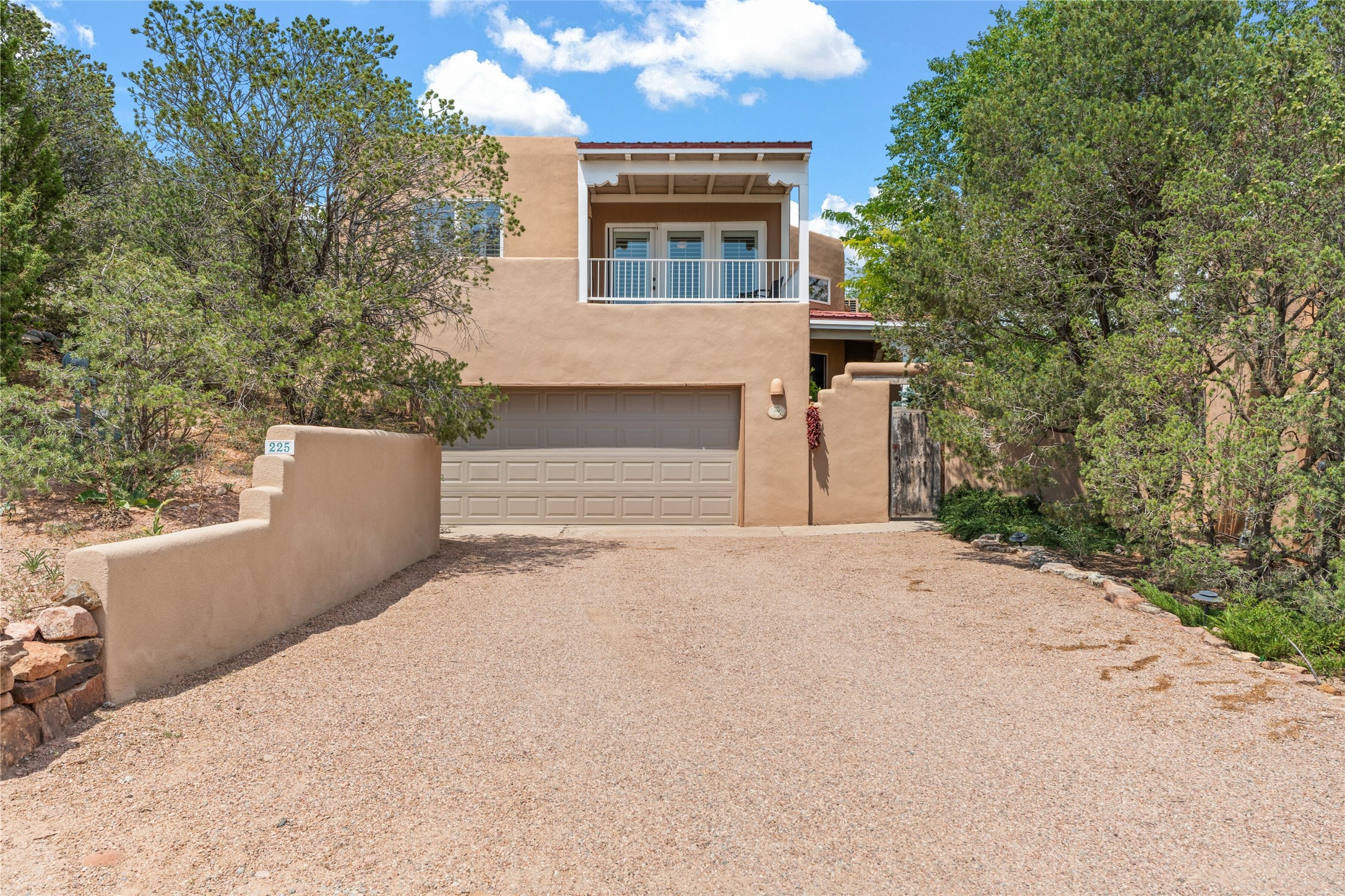 225 Valle Del Sol