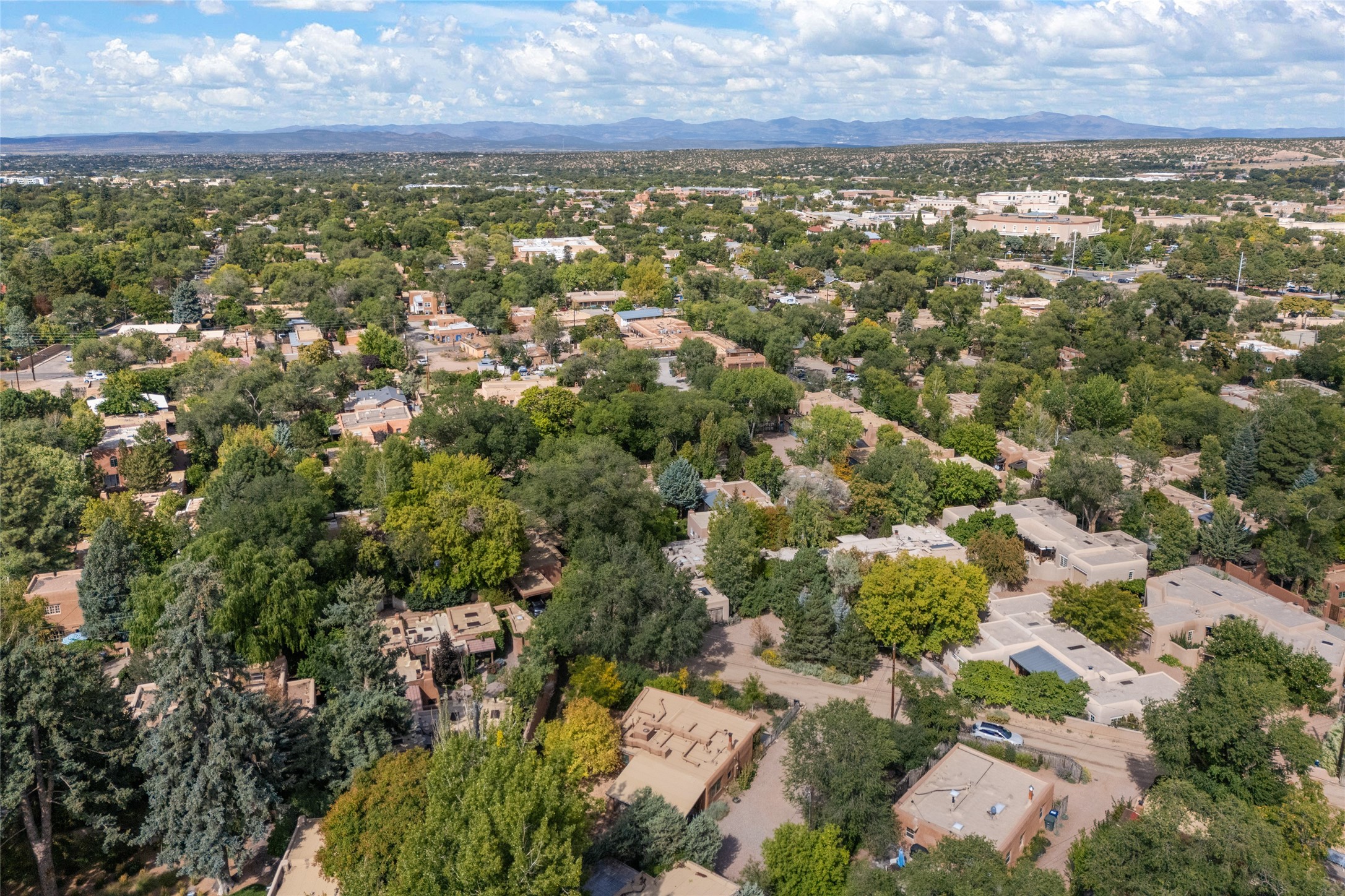 452 & 452B Arroyo Tenorio