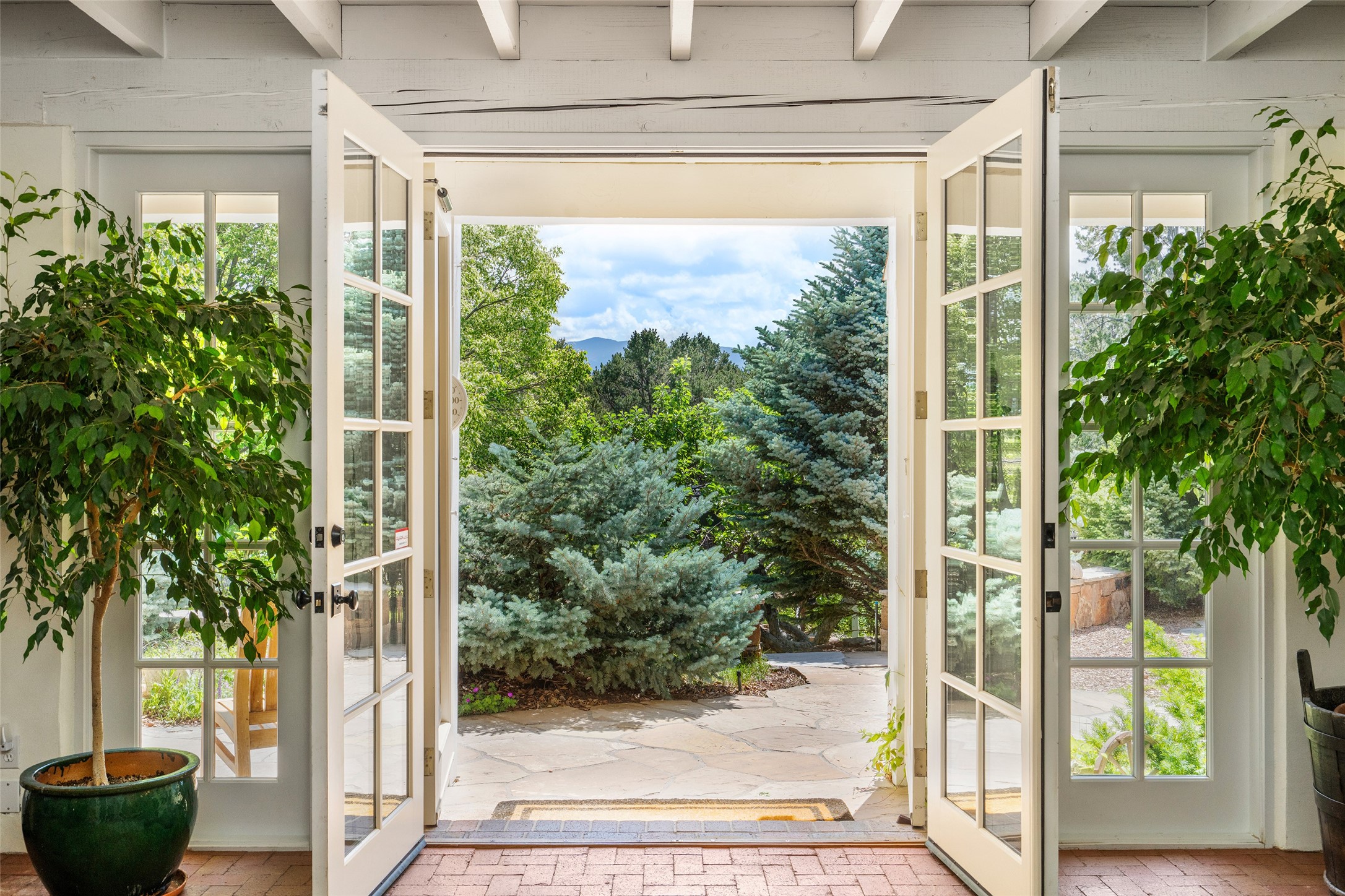 10 San Rafael Drive