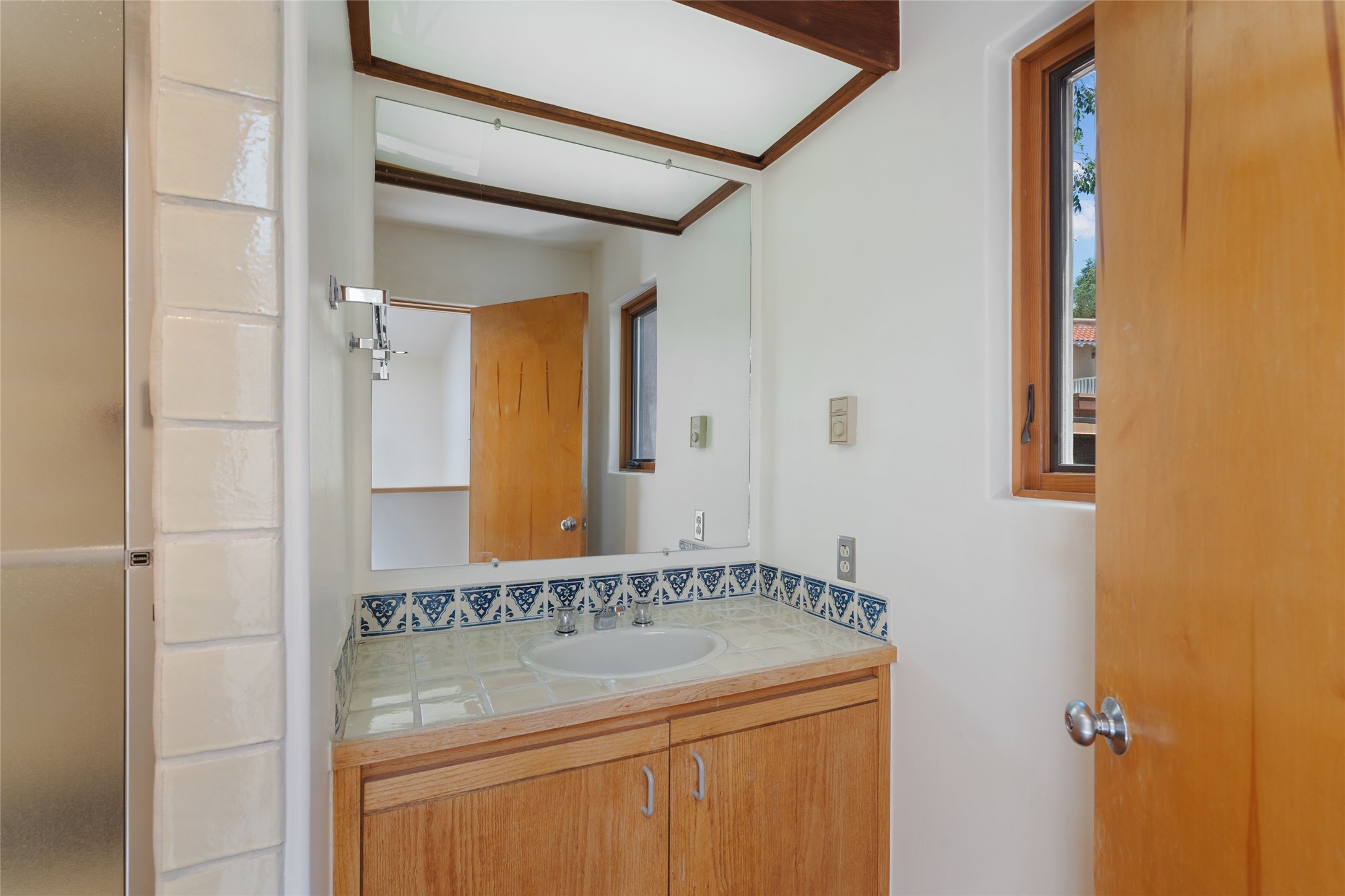 707 E Palace Avenue 8