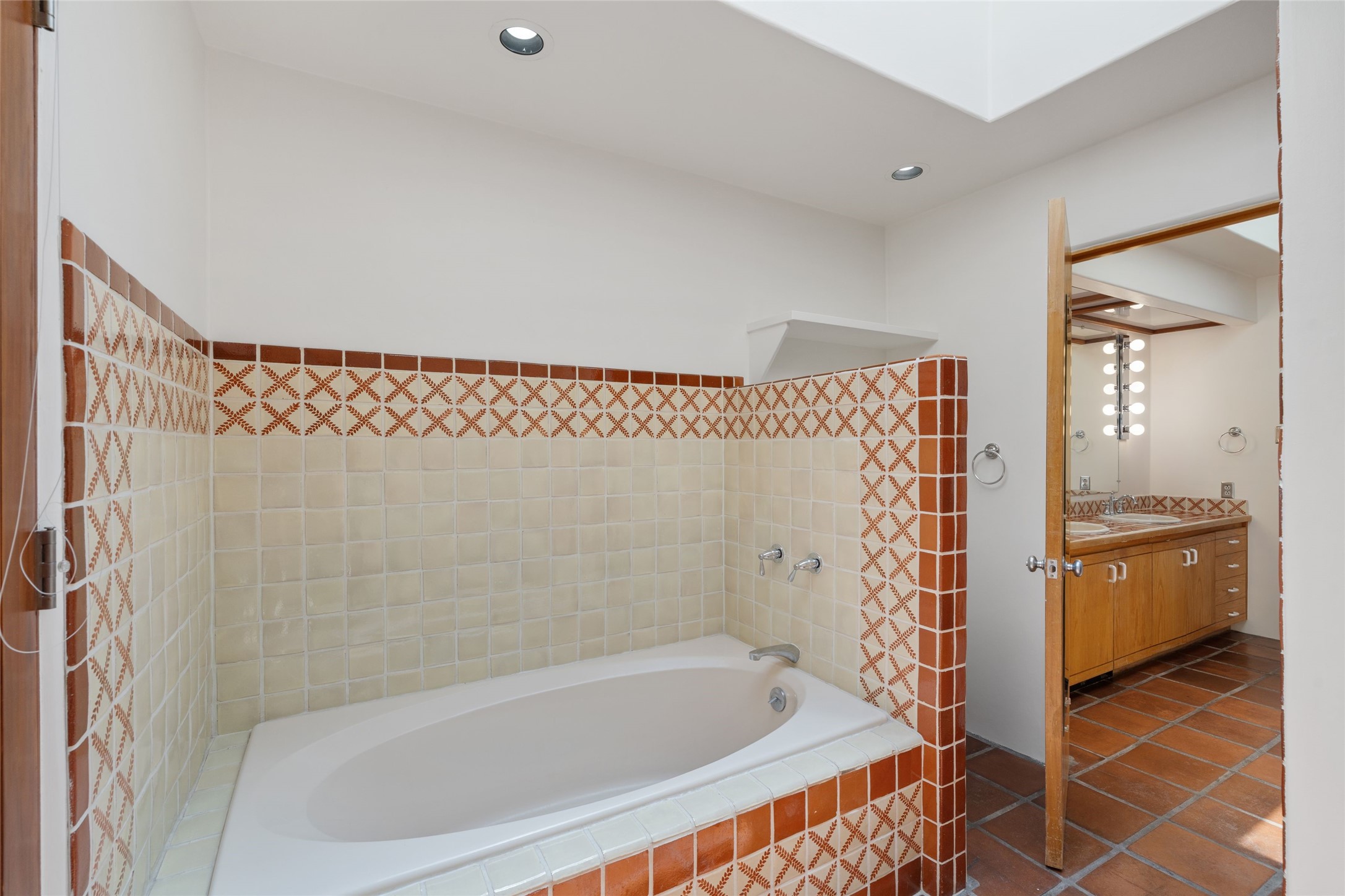 707 E Palace Avenue 8