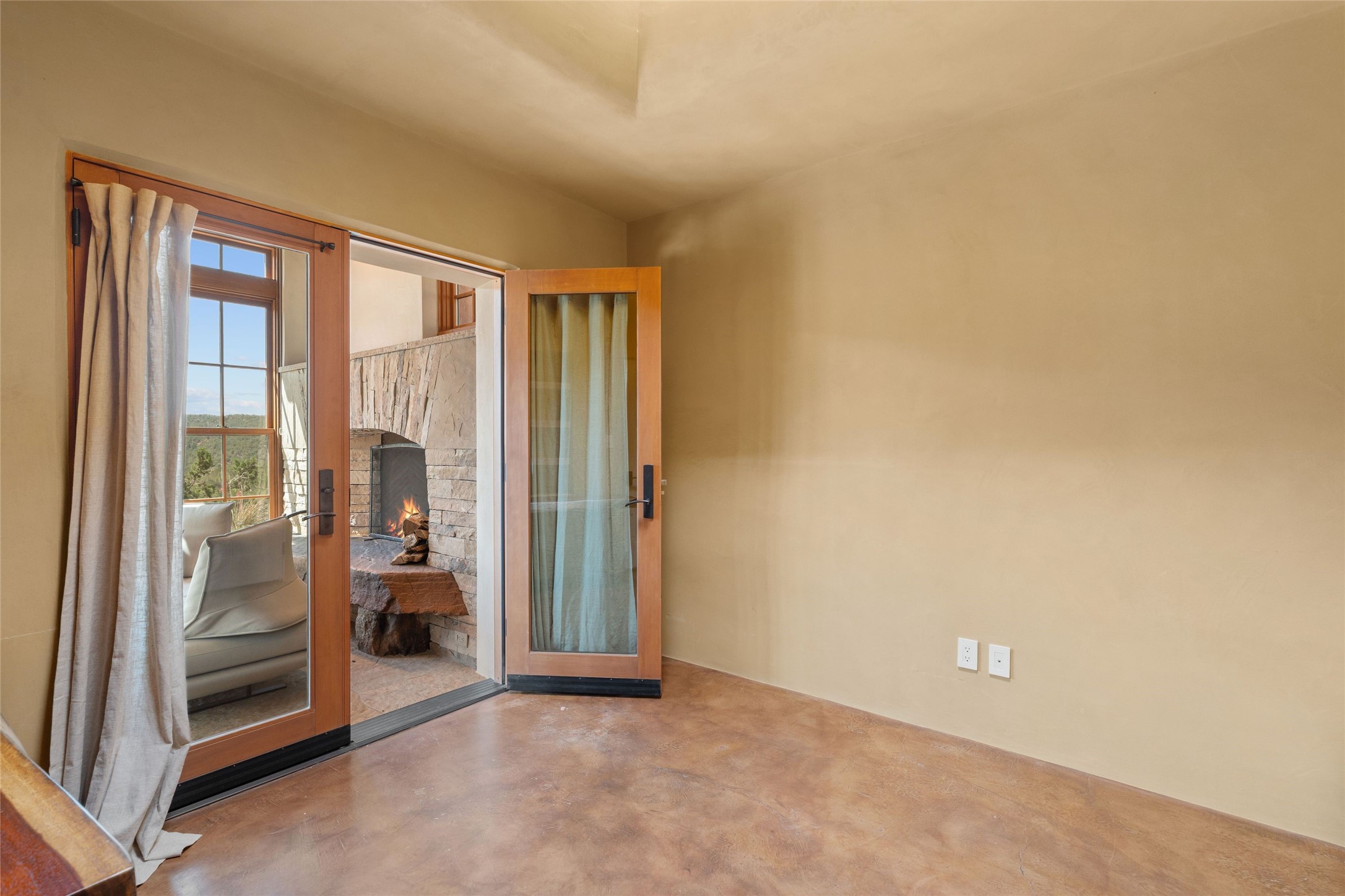 1567 Cerro Gordo Road