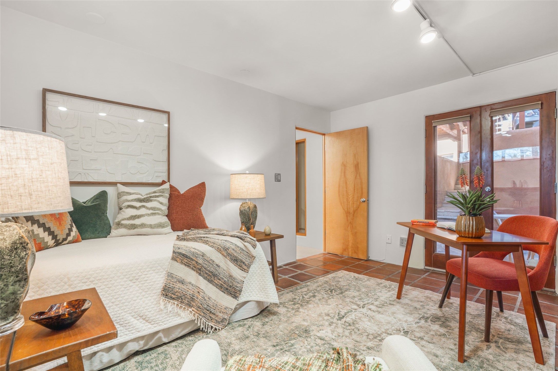 707 E Palace Avenue 8