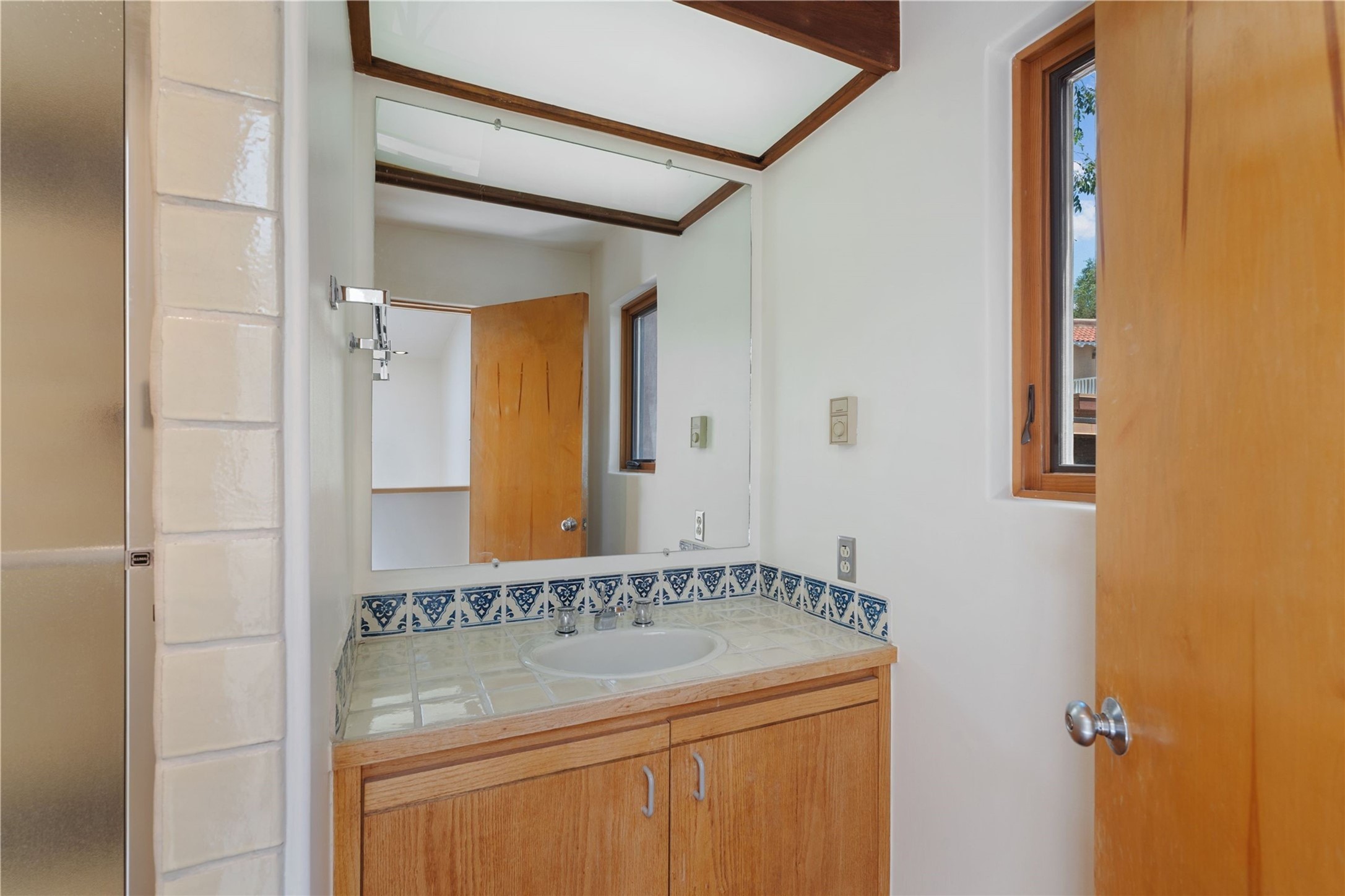 707 E Palace Avenue 8