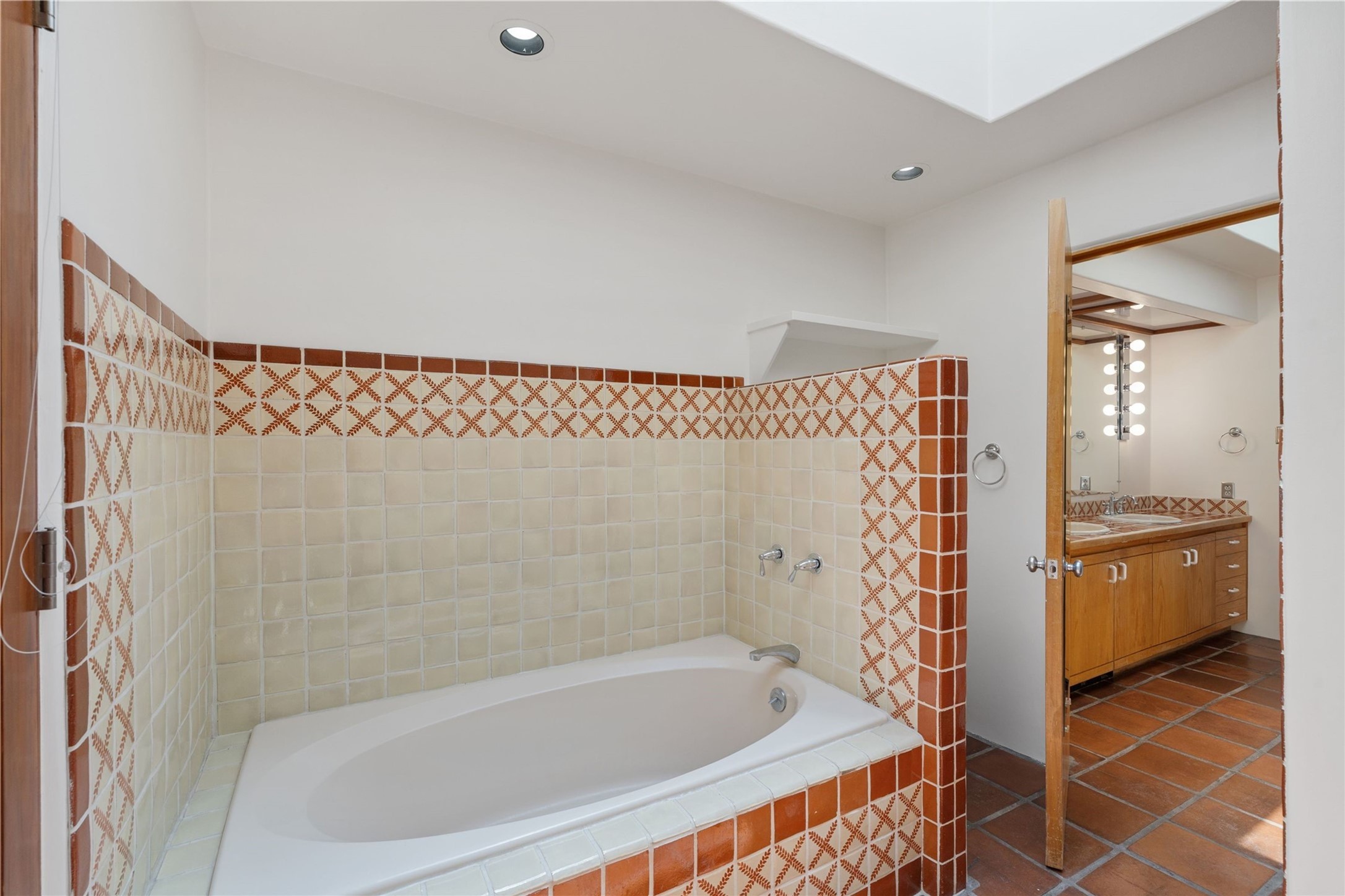 707 E Palace Avenue 8