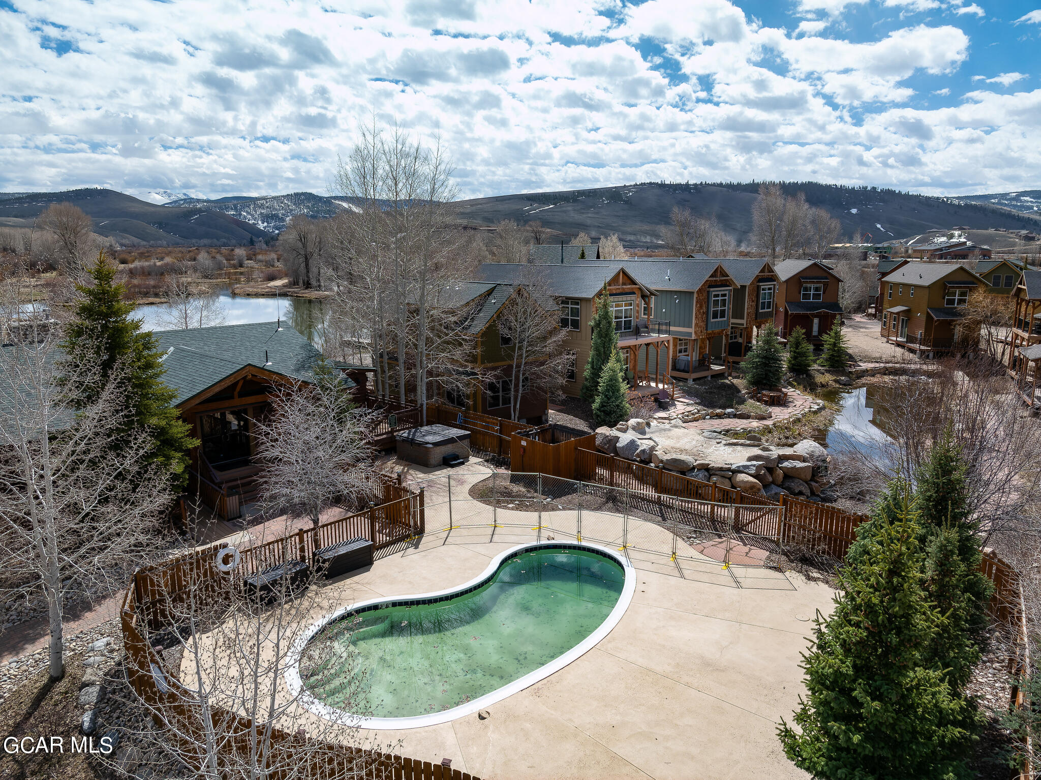 107 EDGEWATER Circle