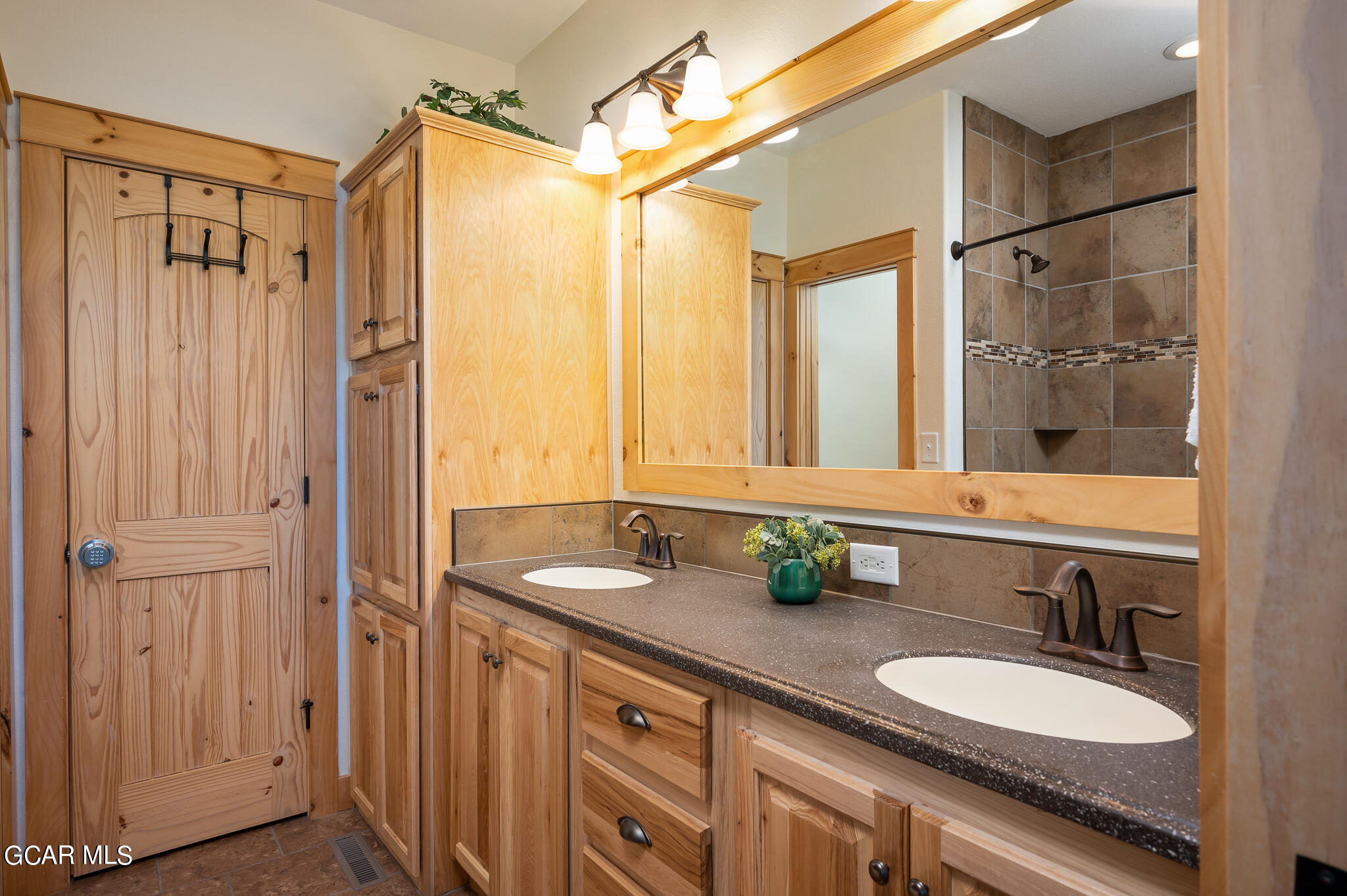 107 EDGEWATER Circle