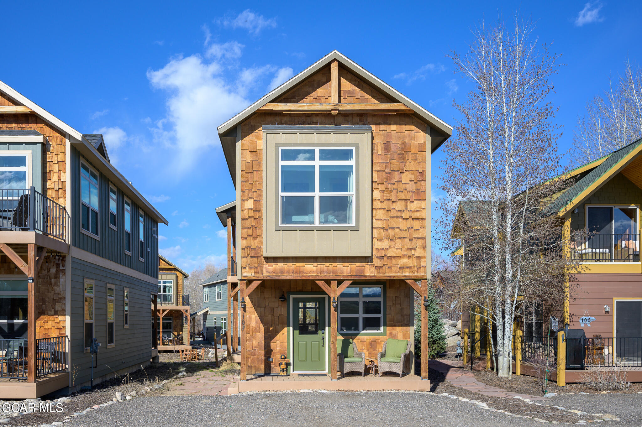 107 EDGEWATER Circle