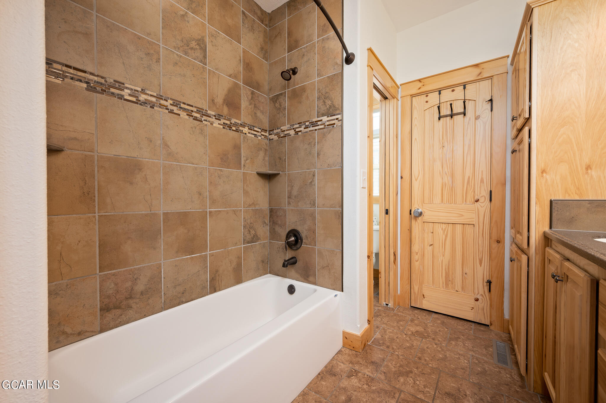 107 EDGEWATER Circle