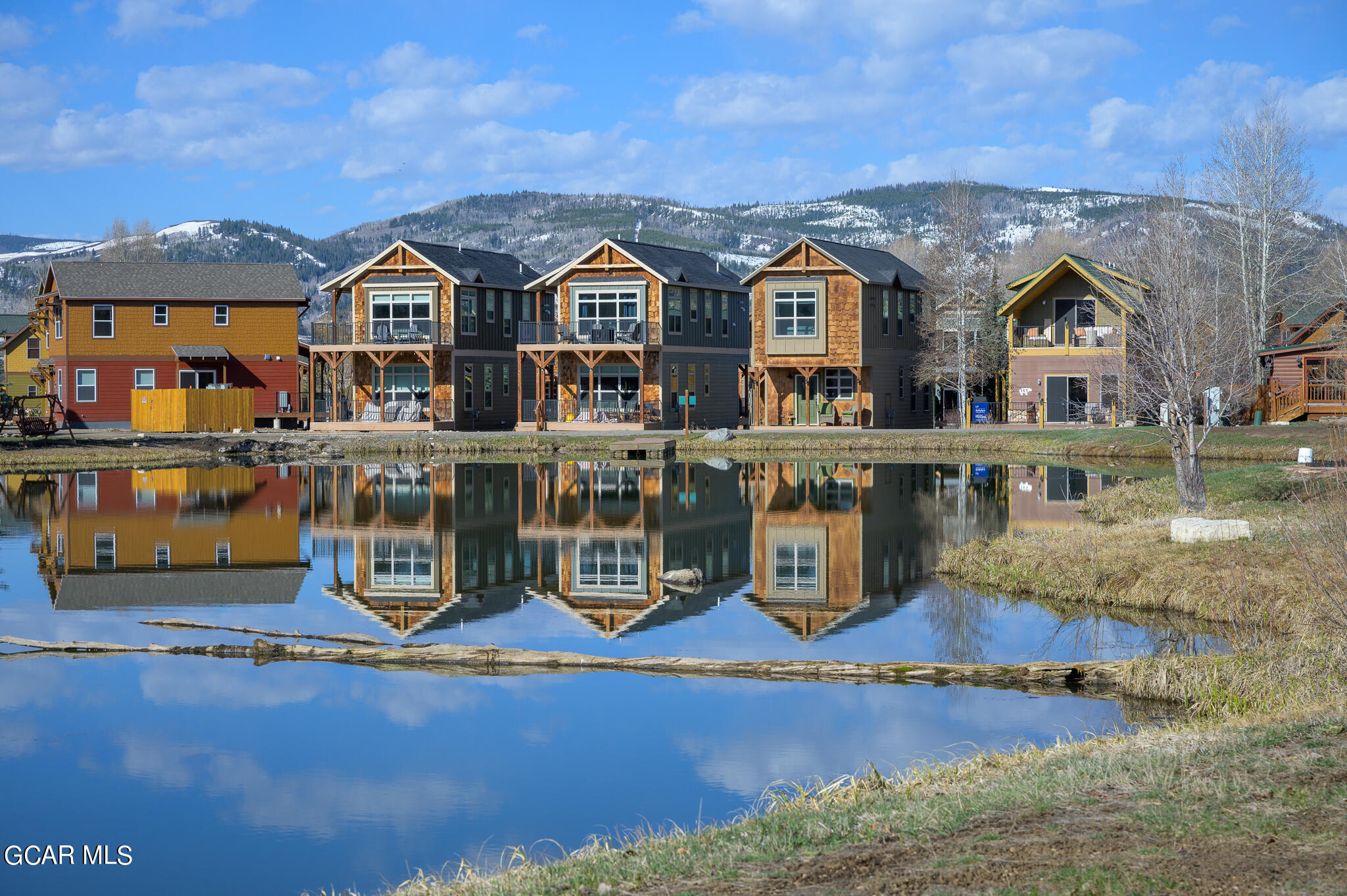 107 EDGEWATER Circle