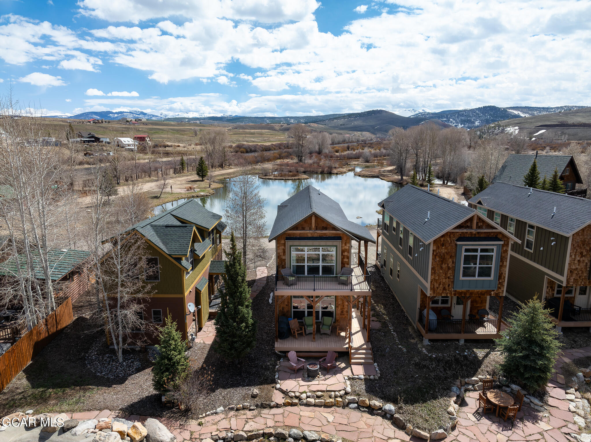 107 EDGEWATER Circle