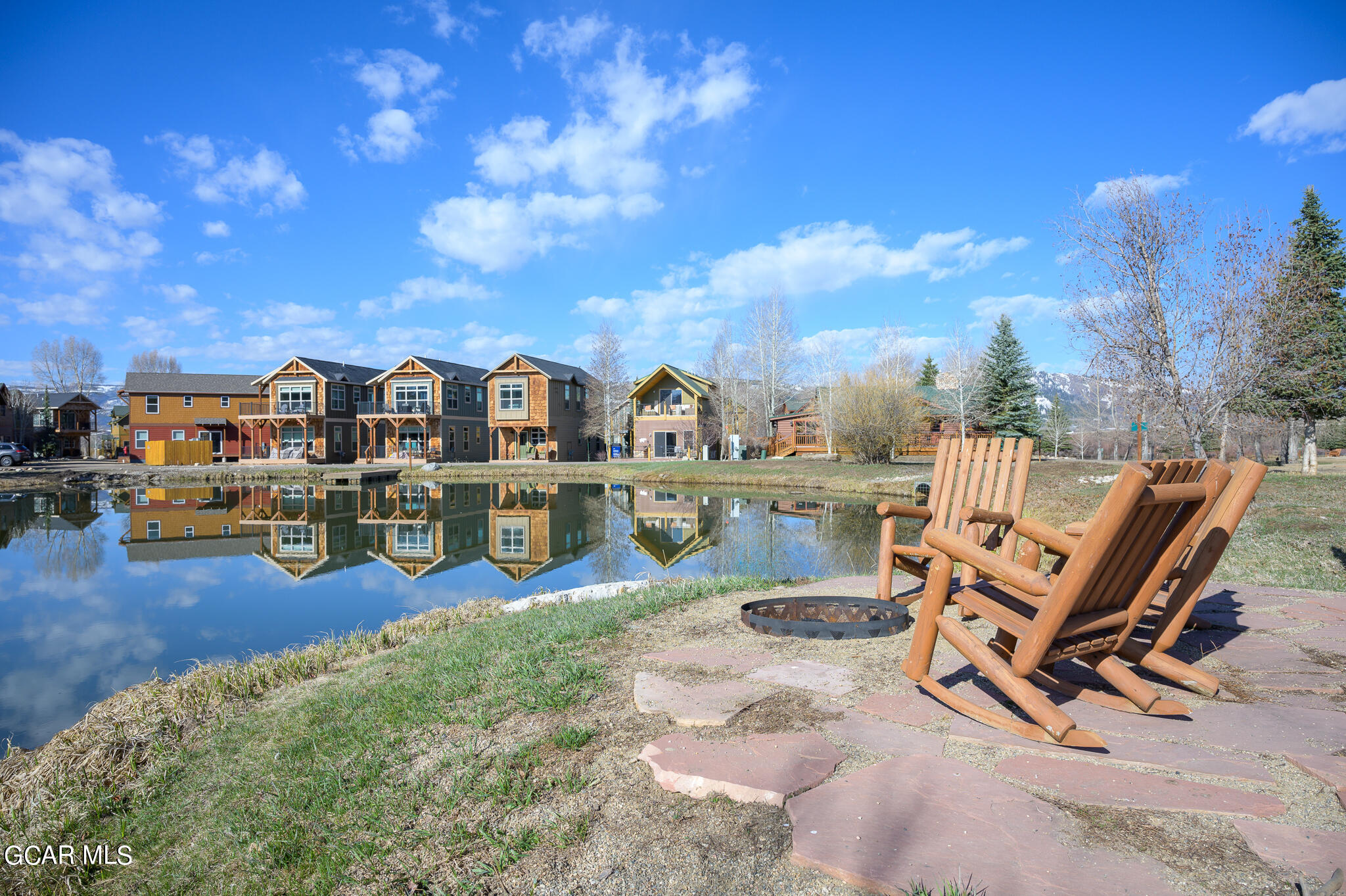 107 EDGEWATER Circle