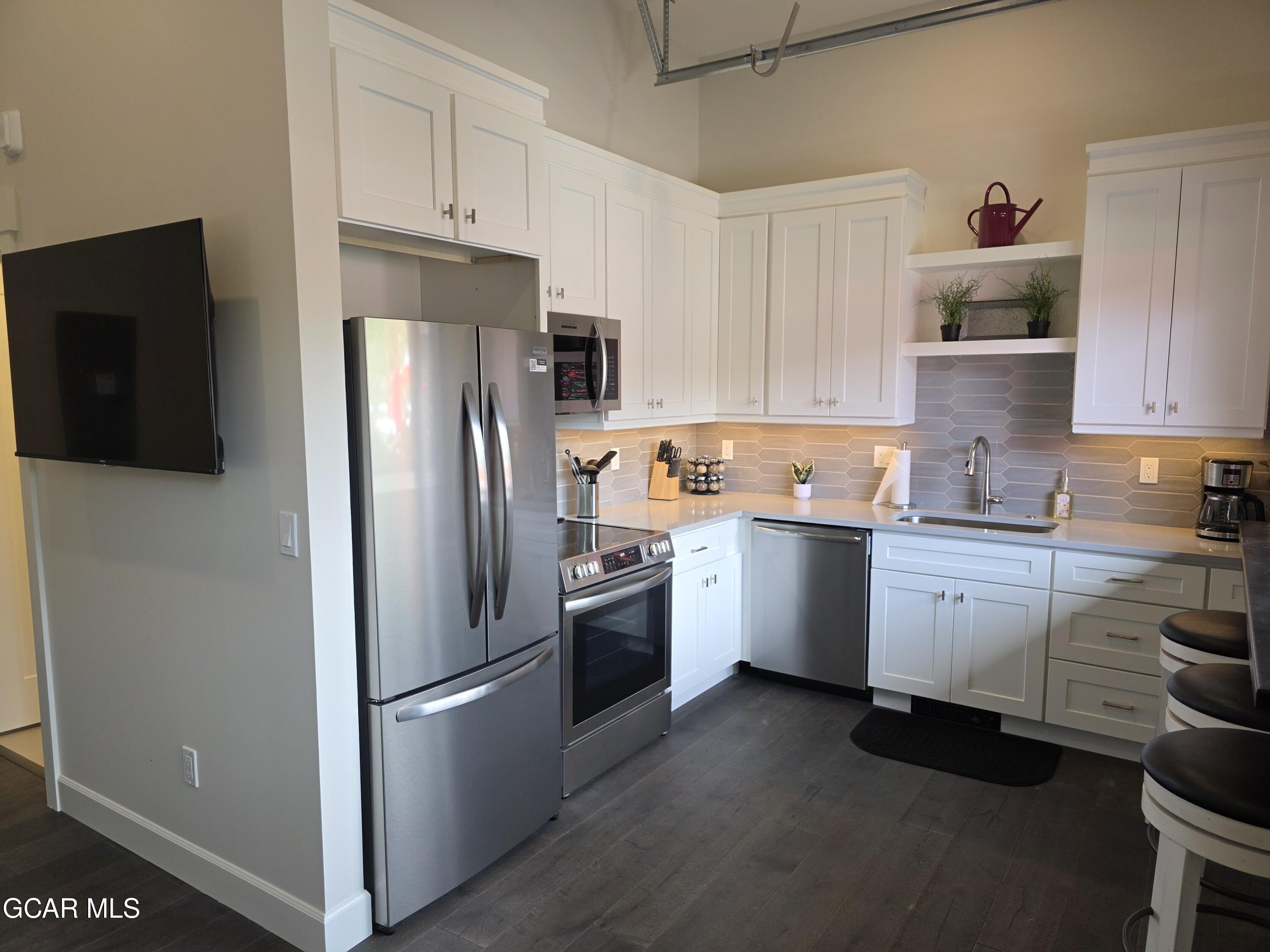 824 GRAND Avenue 115