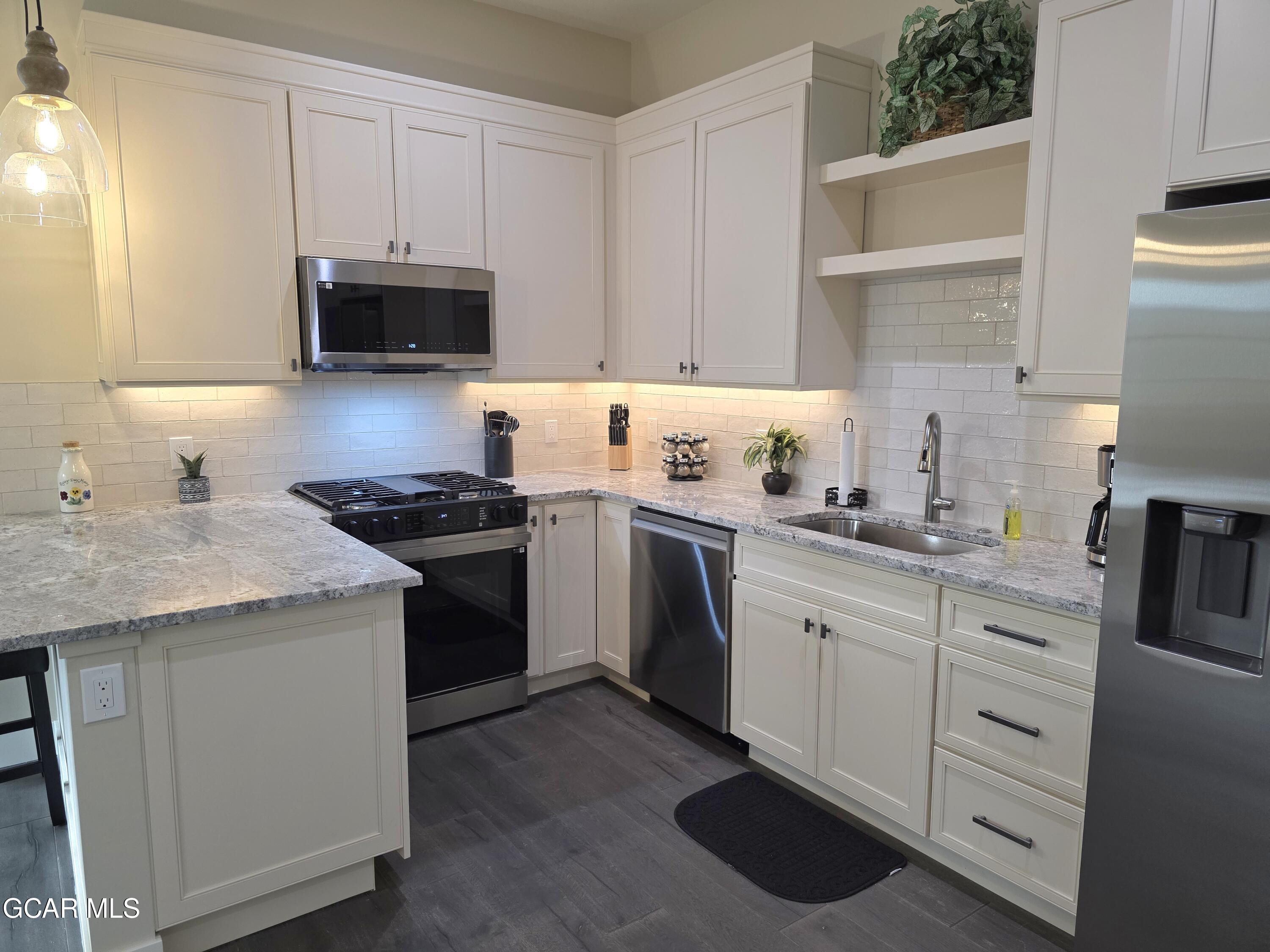 505 GRAND Avenue 202