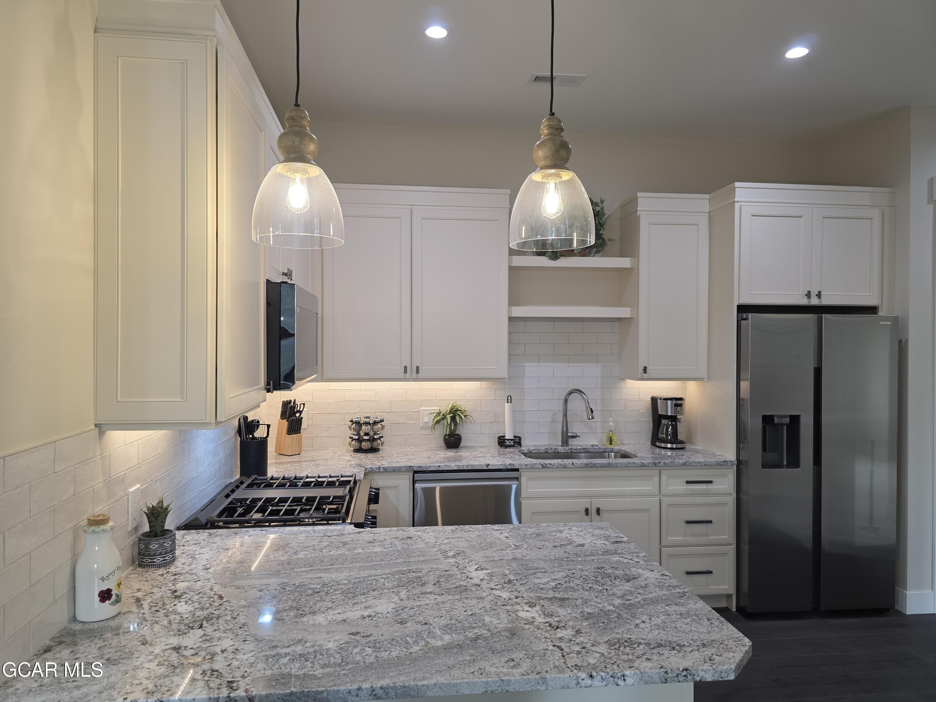 505 GRAND Avenue 202