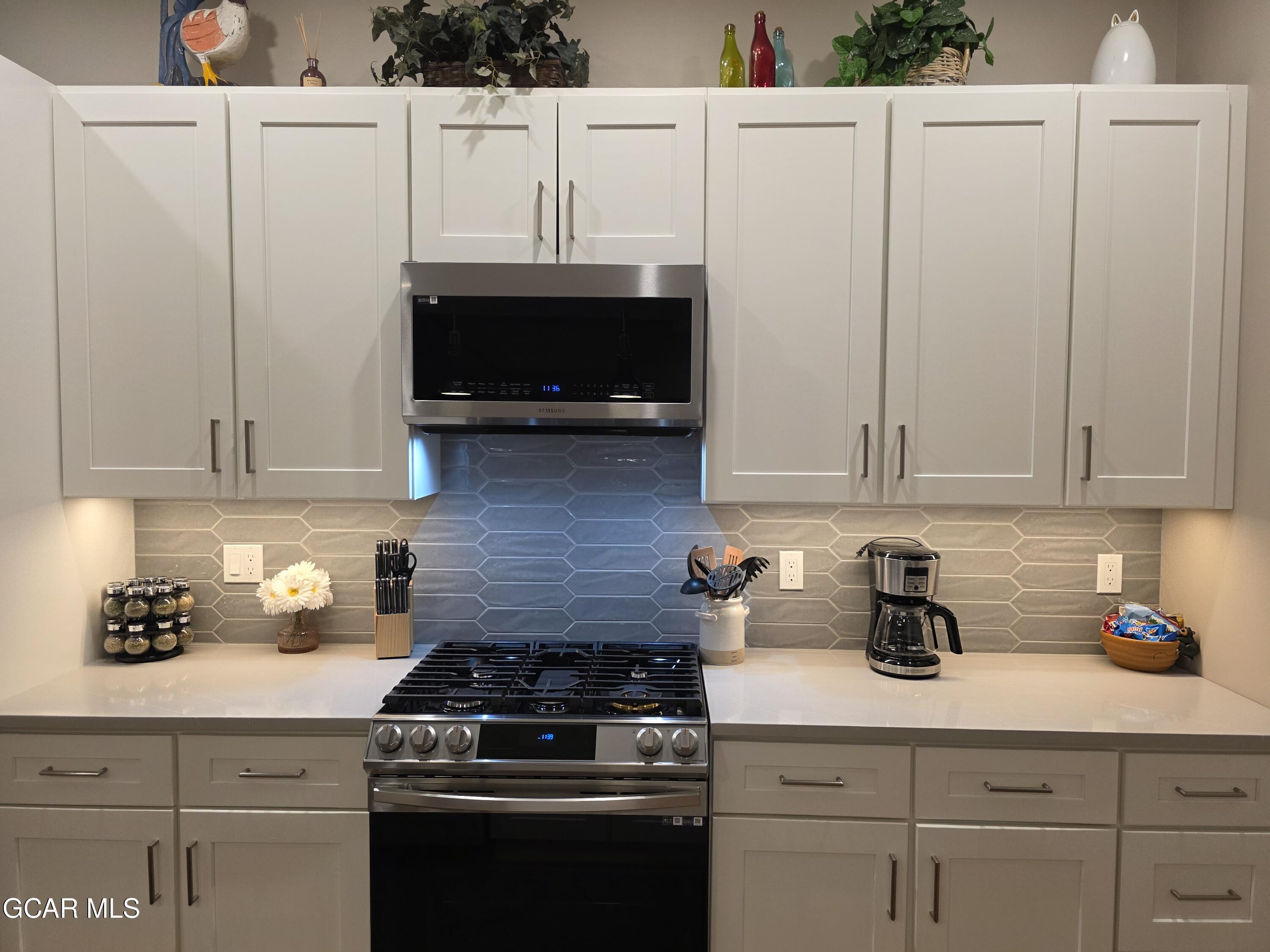 828 GRAND Avenue 208