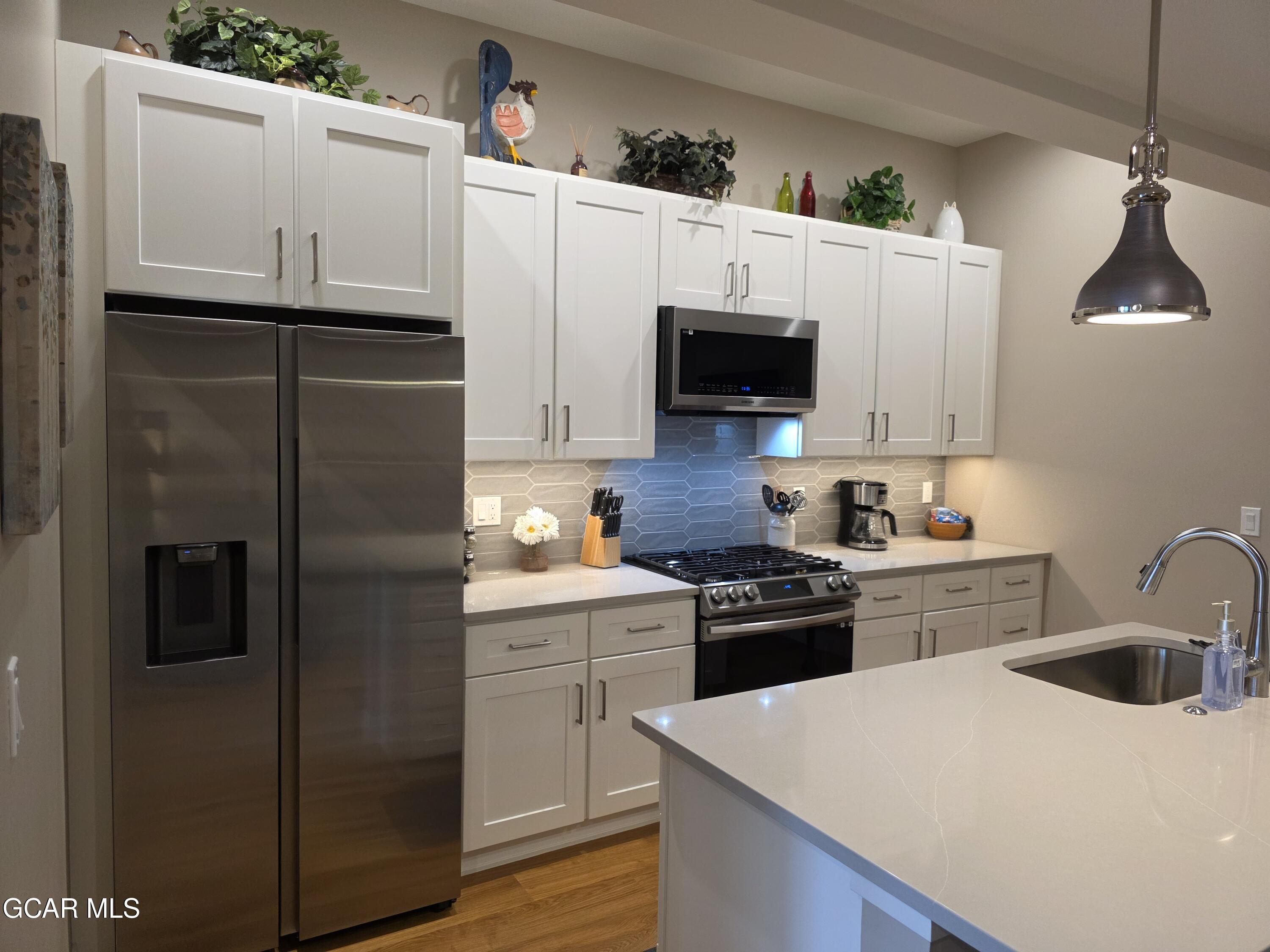 828 GRAND Avenue 208