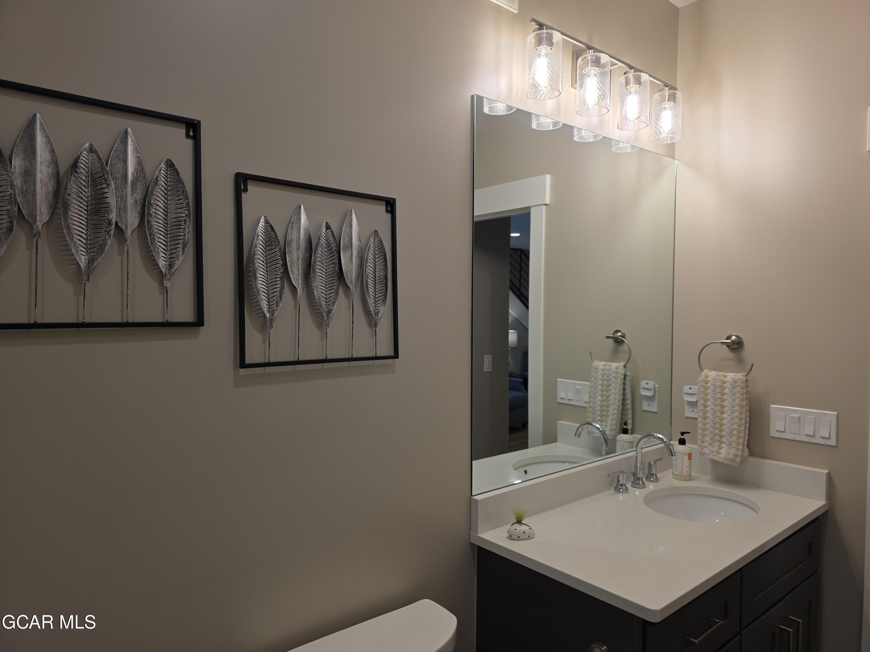 828 GRAND Avenue 208