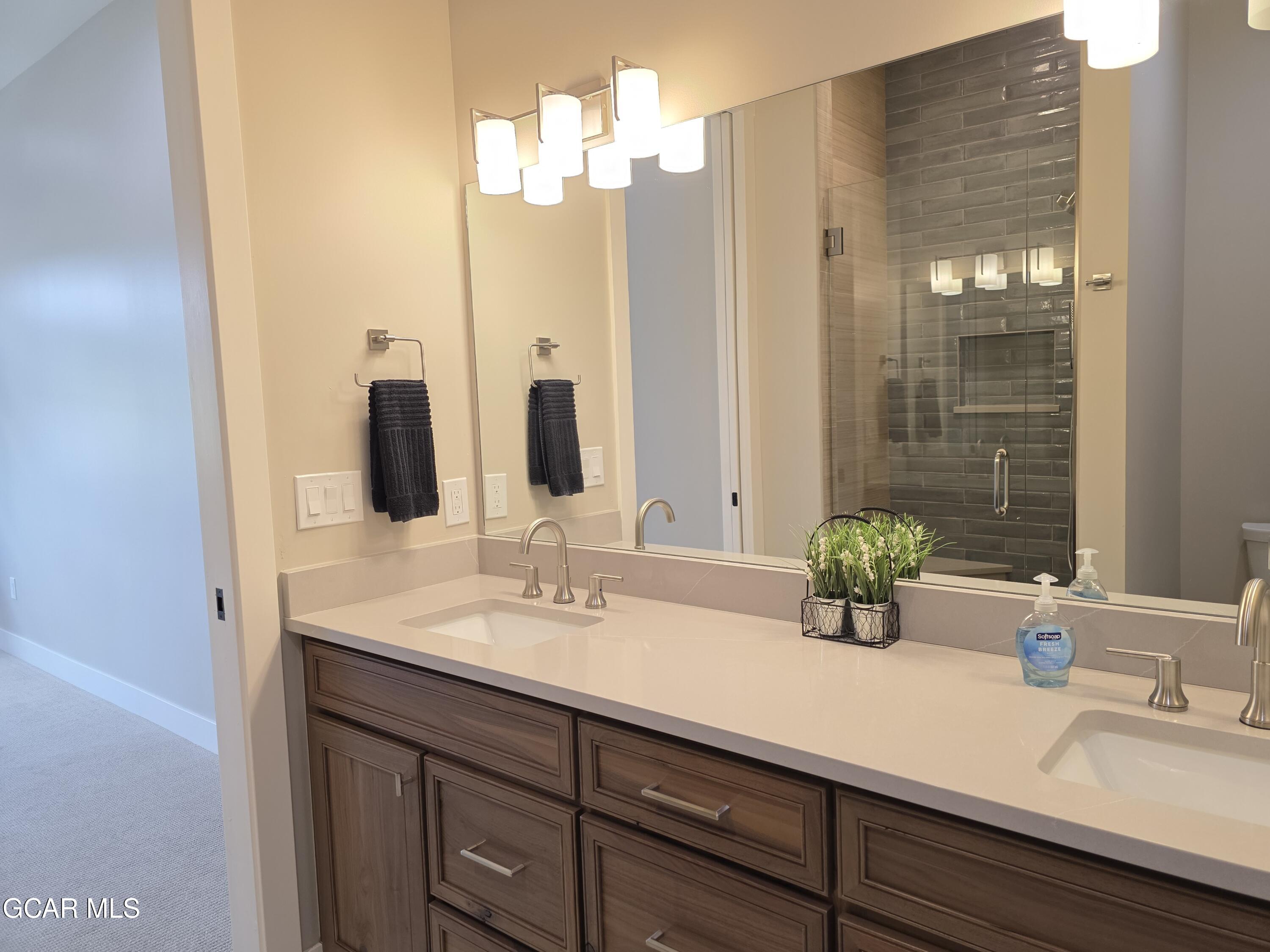 505 GRAND Avenue 204