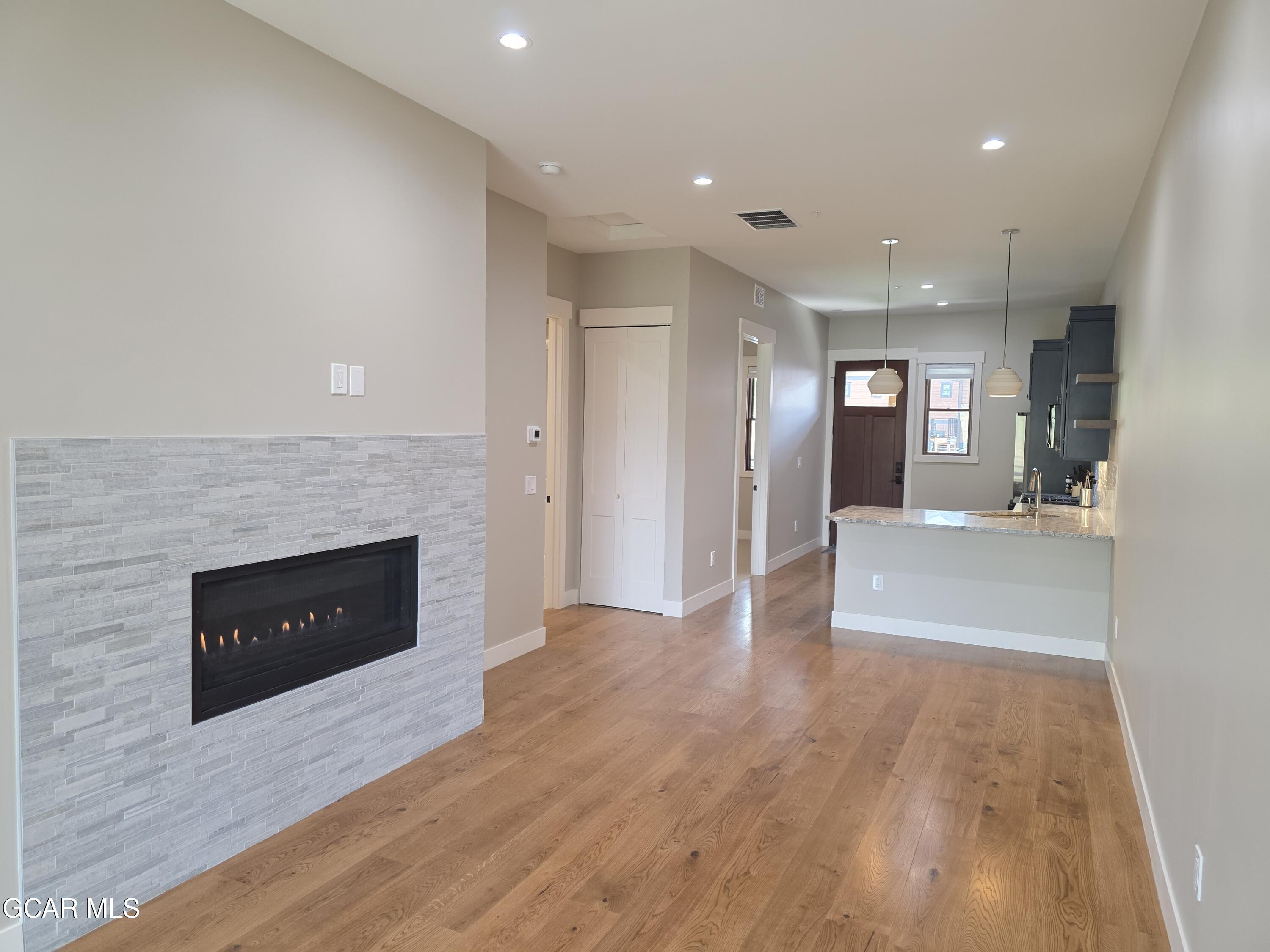 505 GRAND Avenue 204