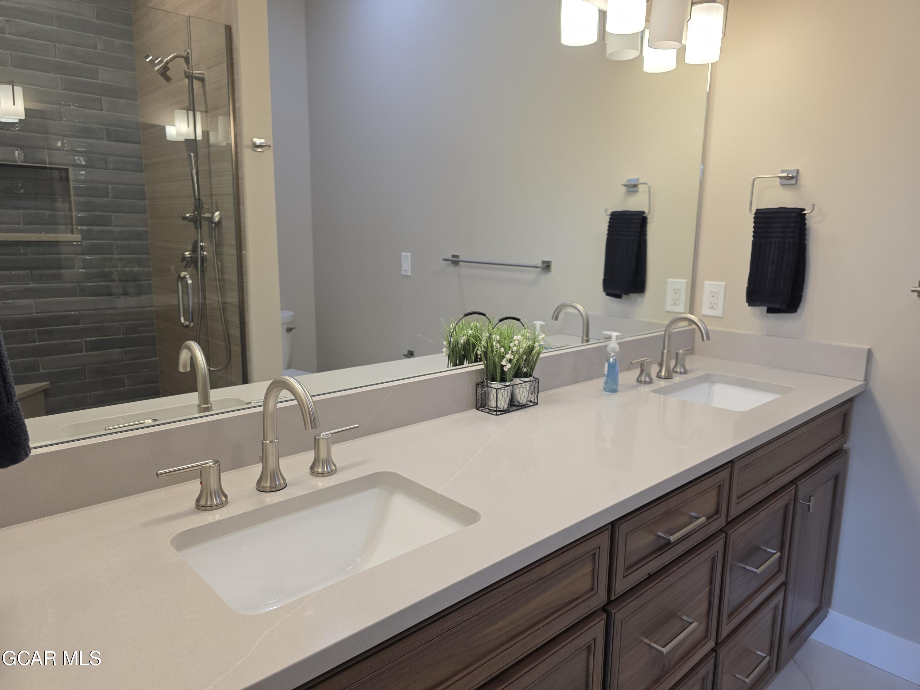 505 GRAND Avenue 204