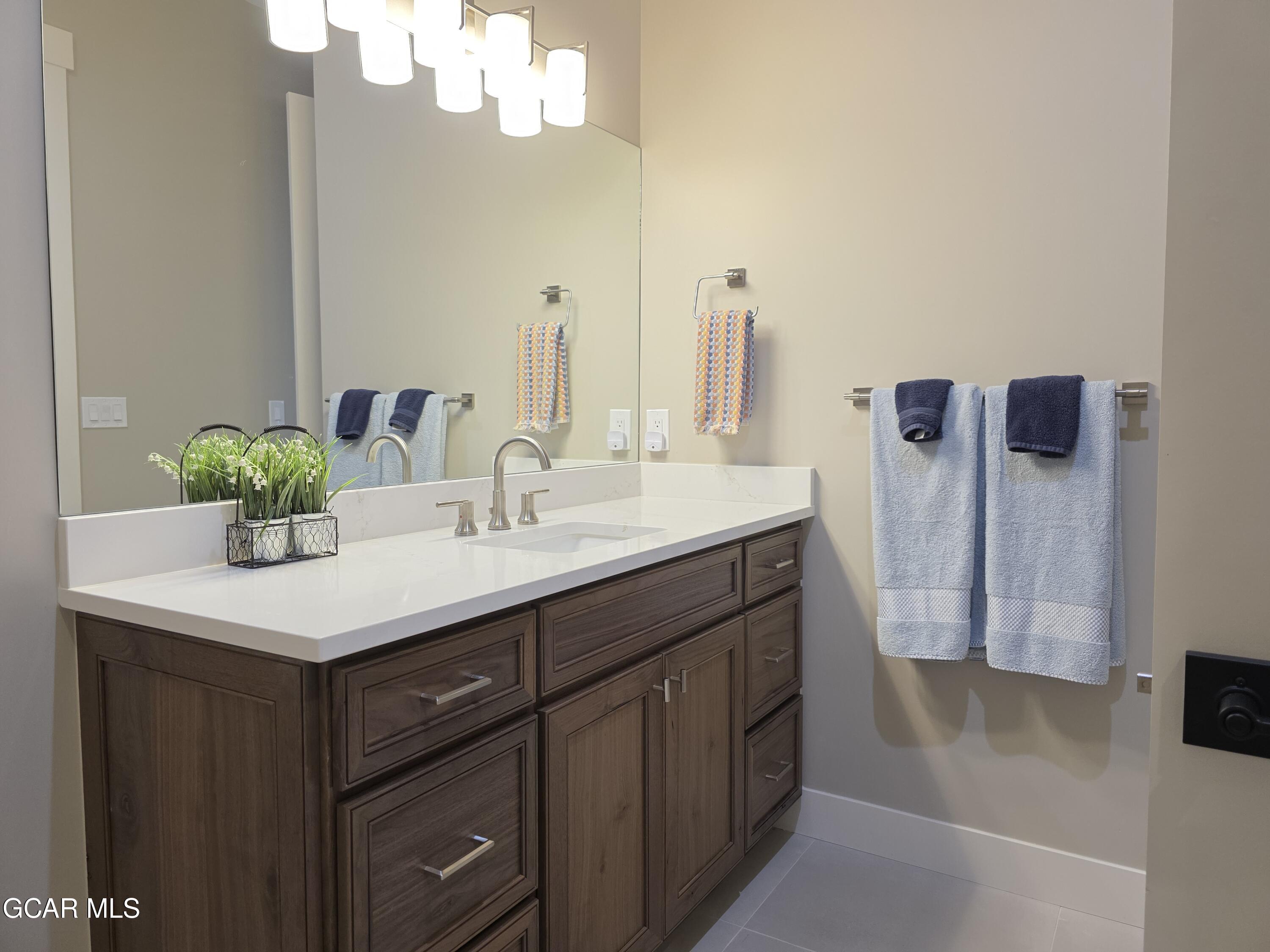 505 GRAND Avenue 204