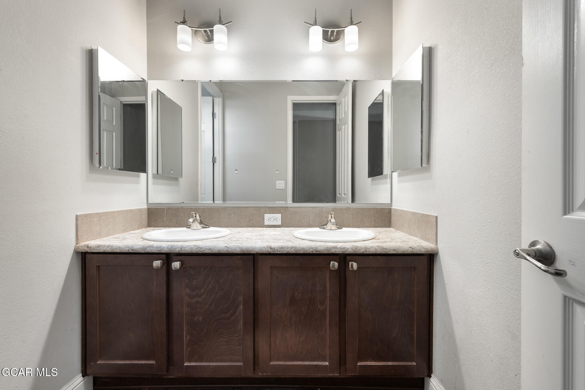 551 Summit Trail 143
