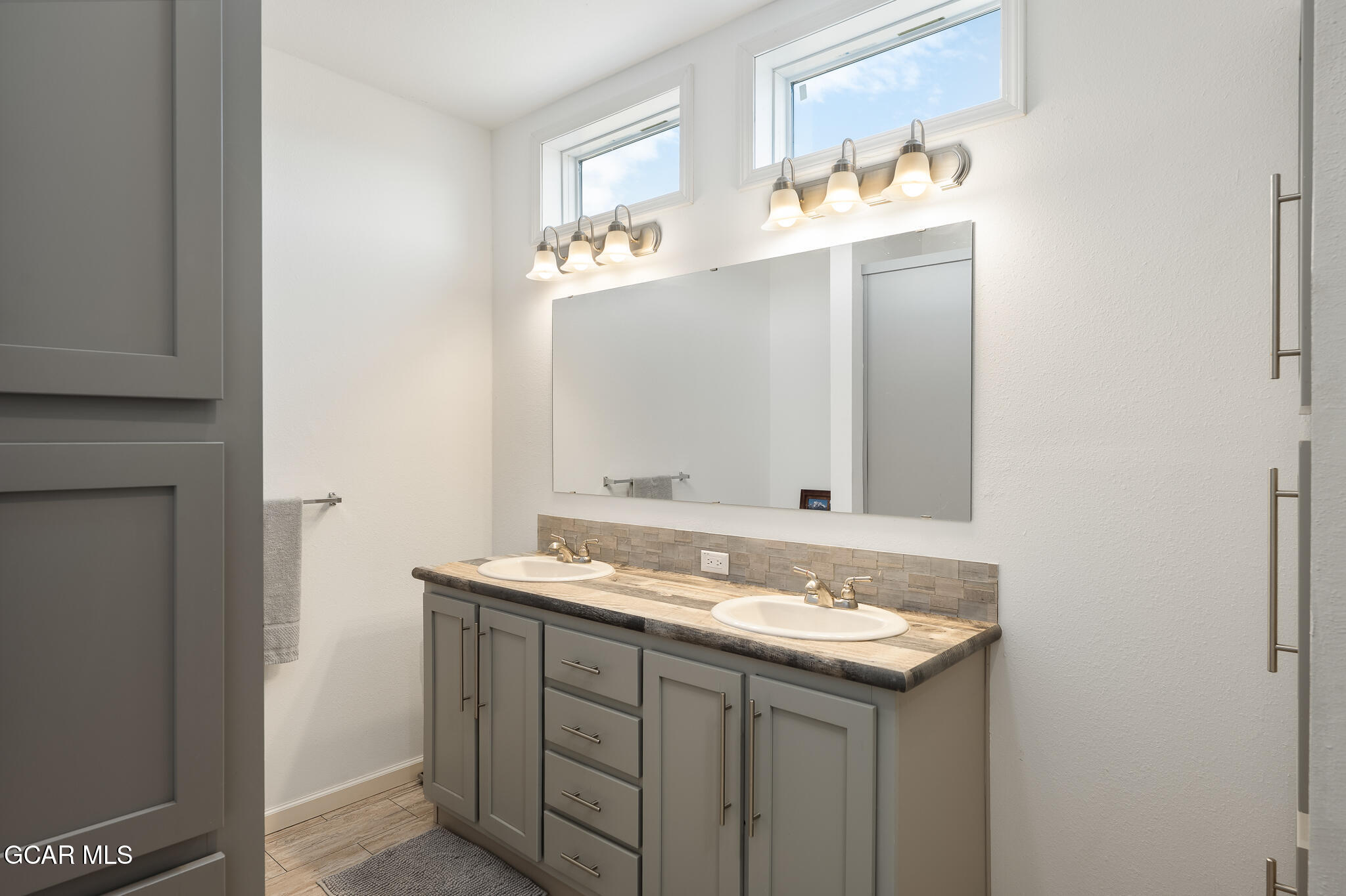551 Summit Trail 10
