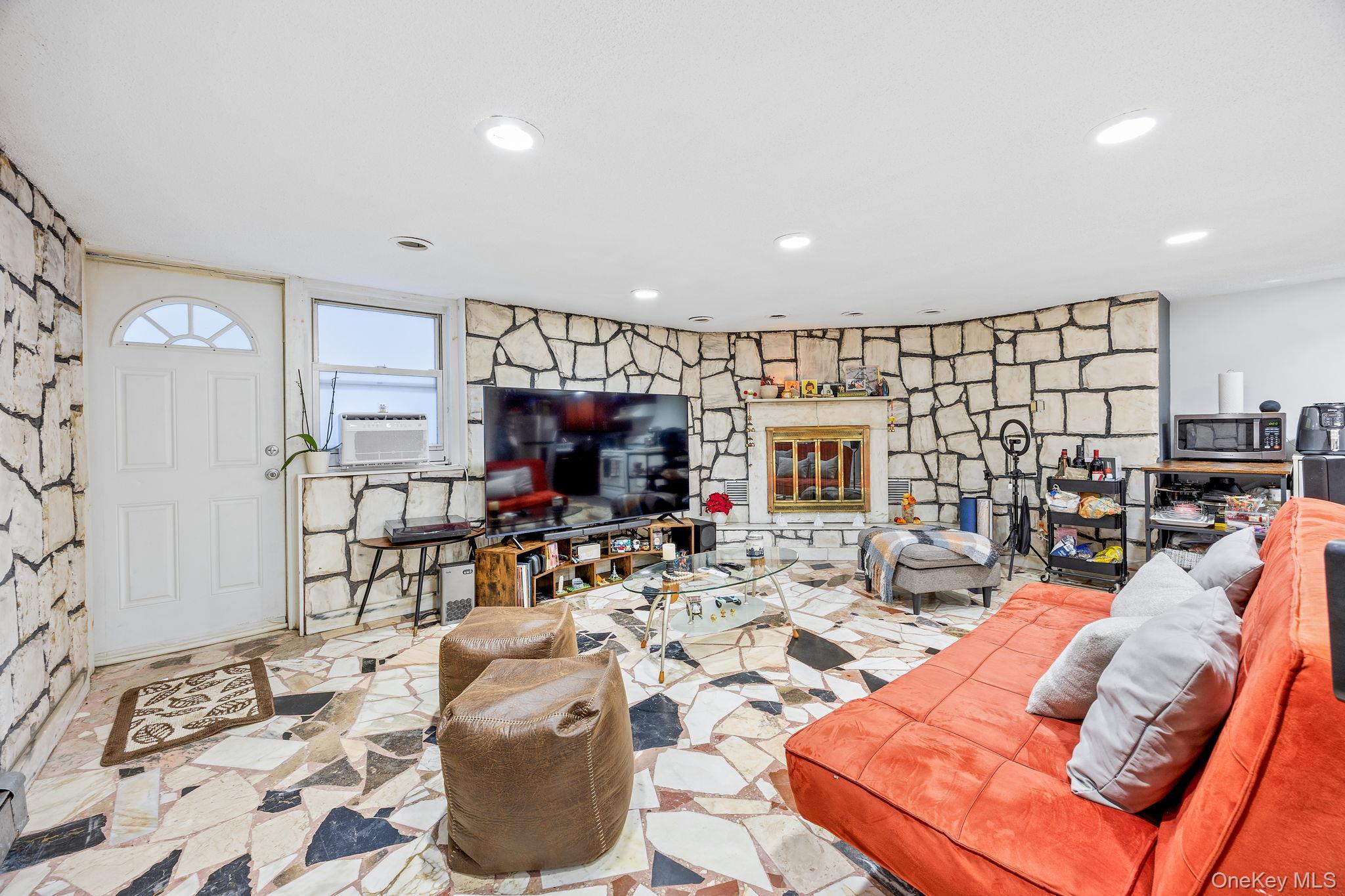 7521 Caldwell Avenue