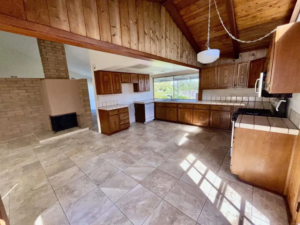 3128 Governor Drive