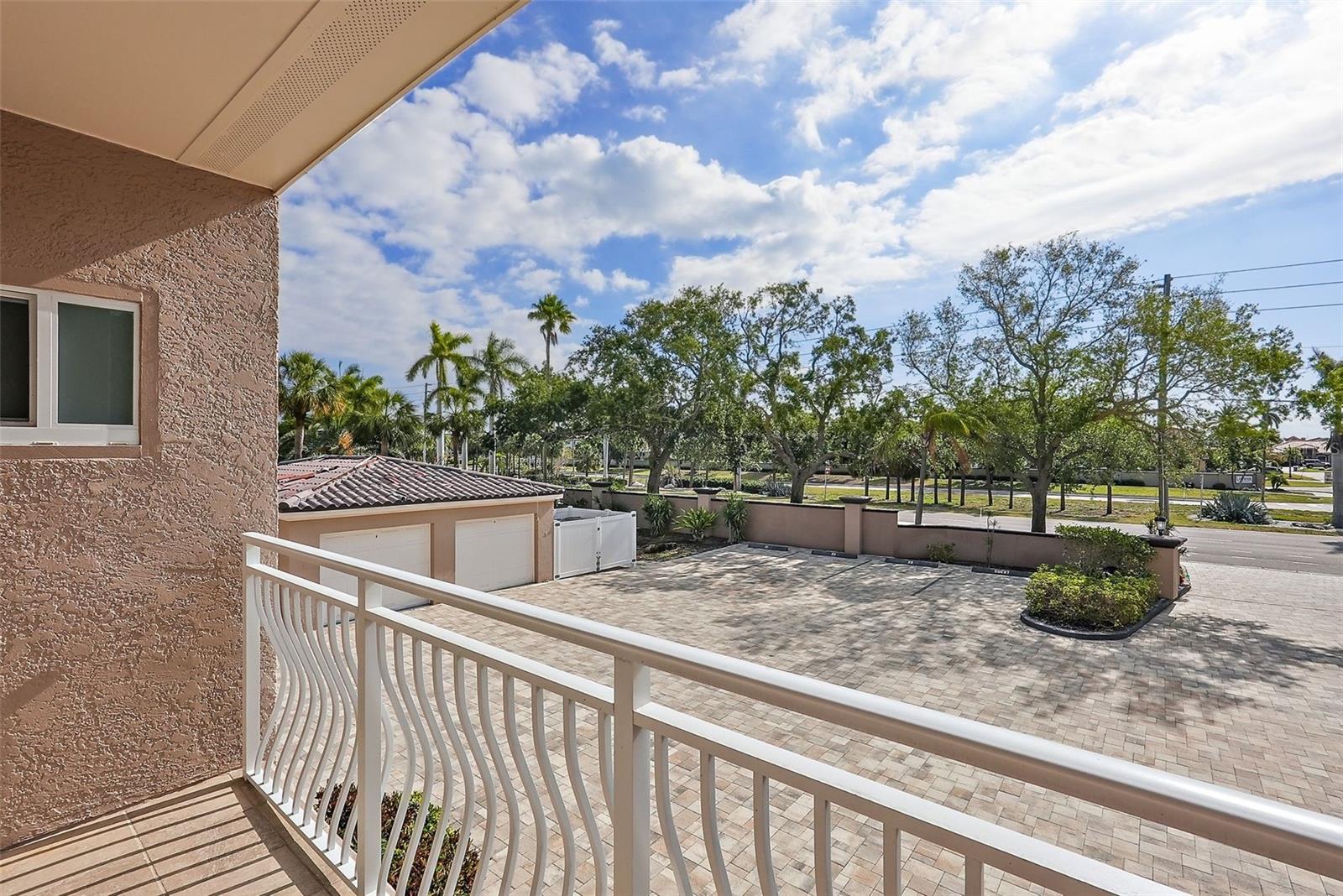 936 PINELLAS BAYWAY S #T-5