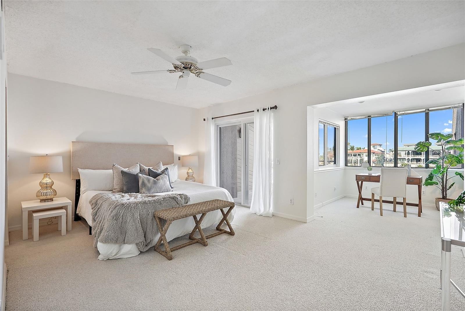 936 PINELLAS BAYWAY S #T-5