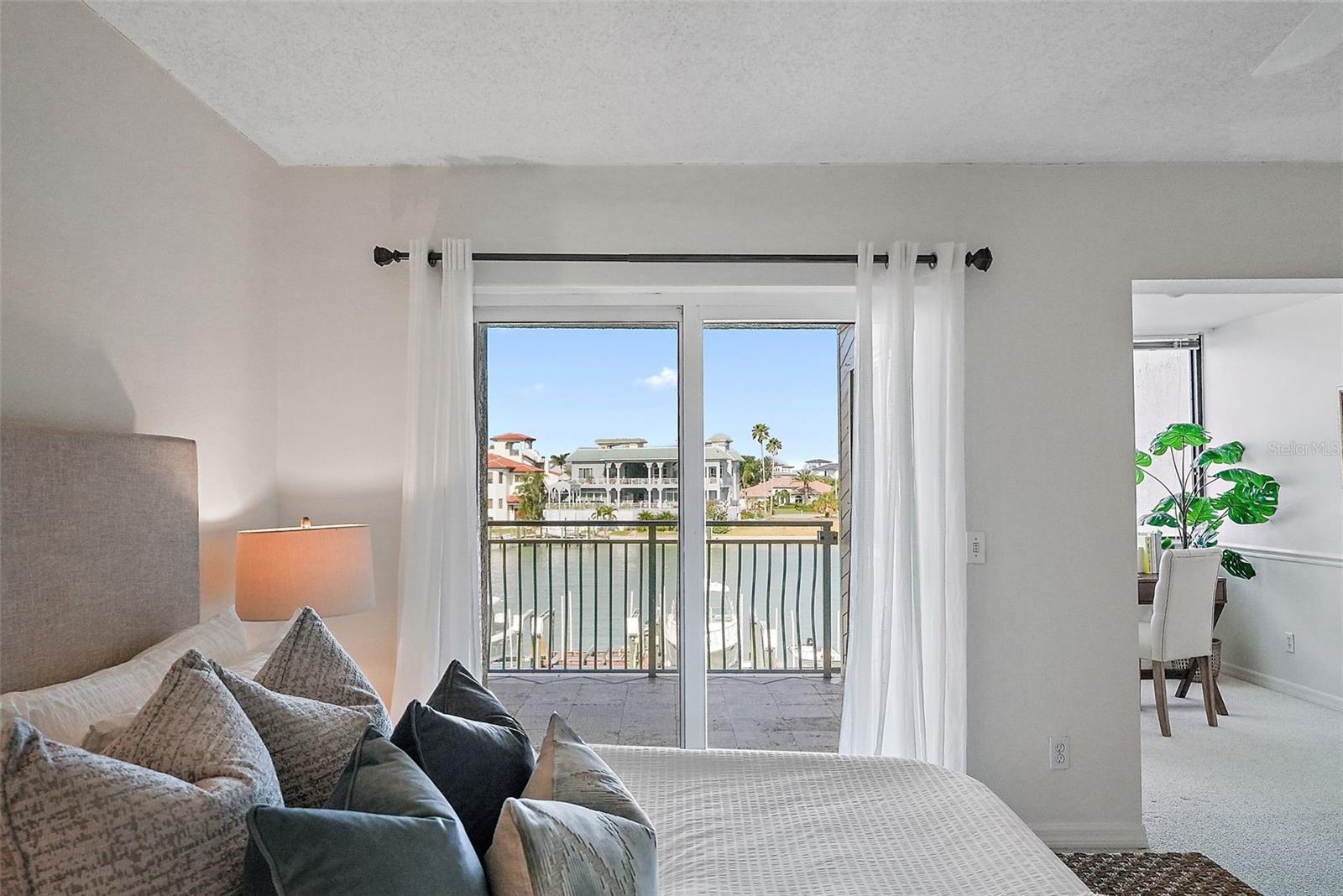 936 PINELLAS BAYWAY S #T-5