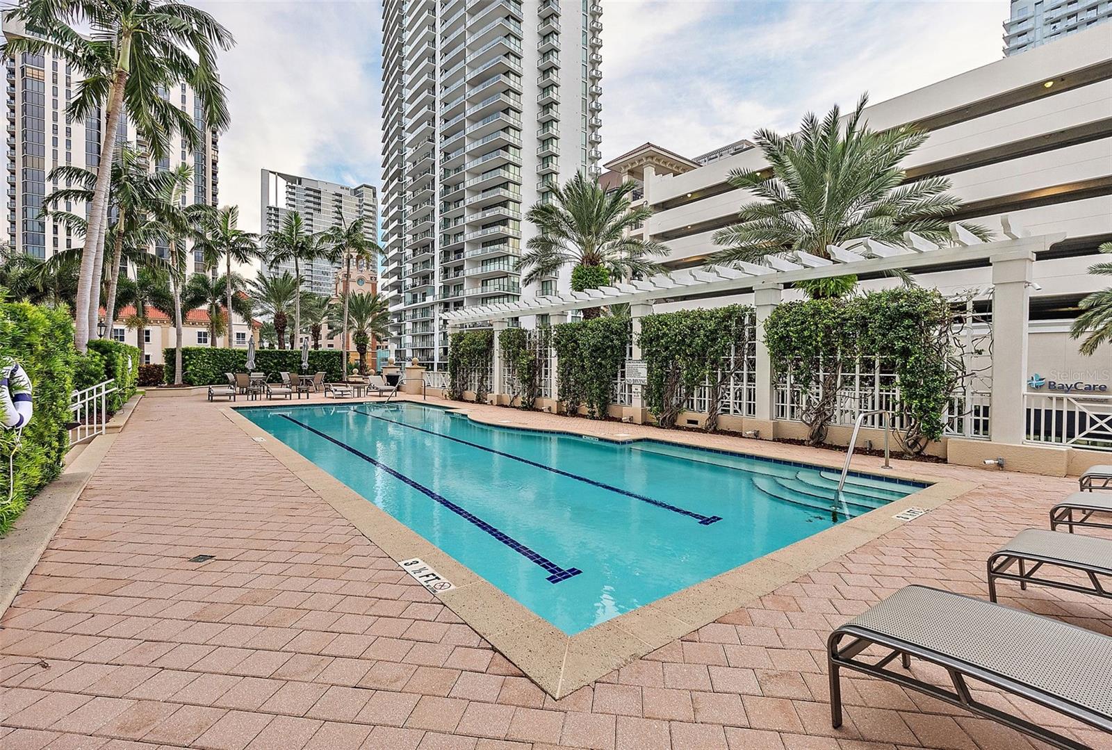 100 BEACH DR NE #1902