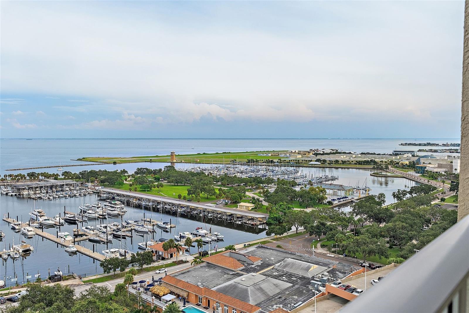 100 BEACH DR NE #1902