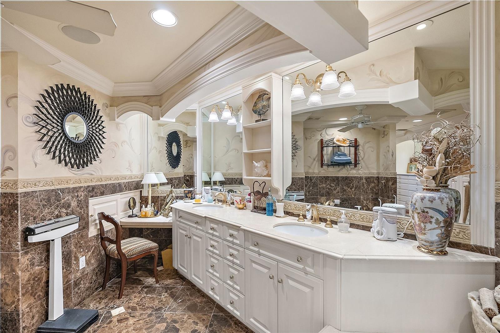 100 BEACH DR NE #1902