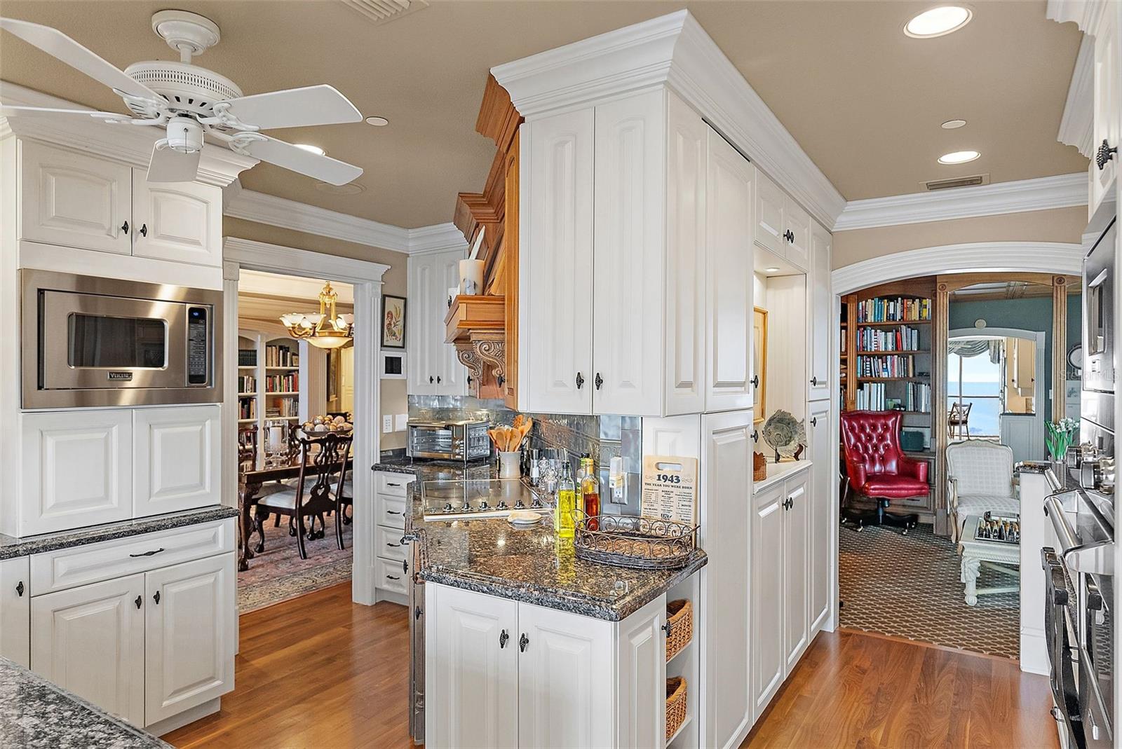 100 BEACH DR NE #1902