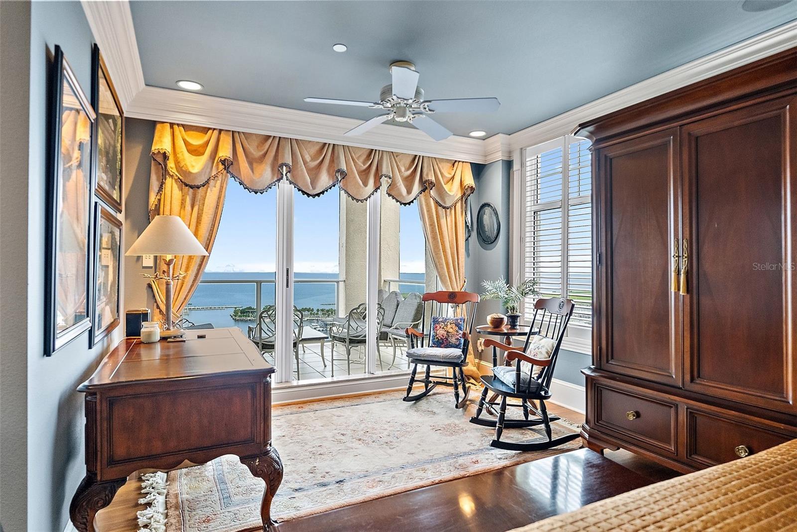 100 BEACH DR NE #1902