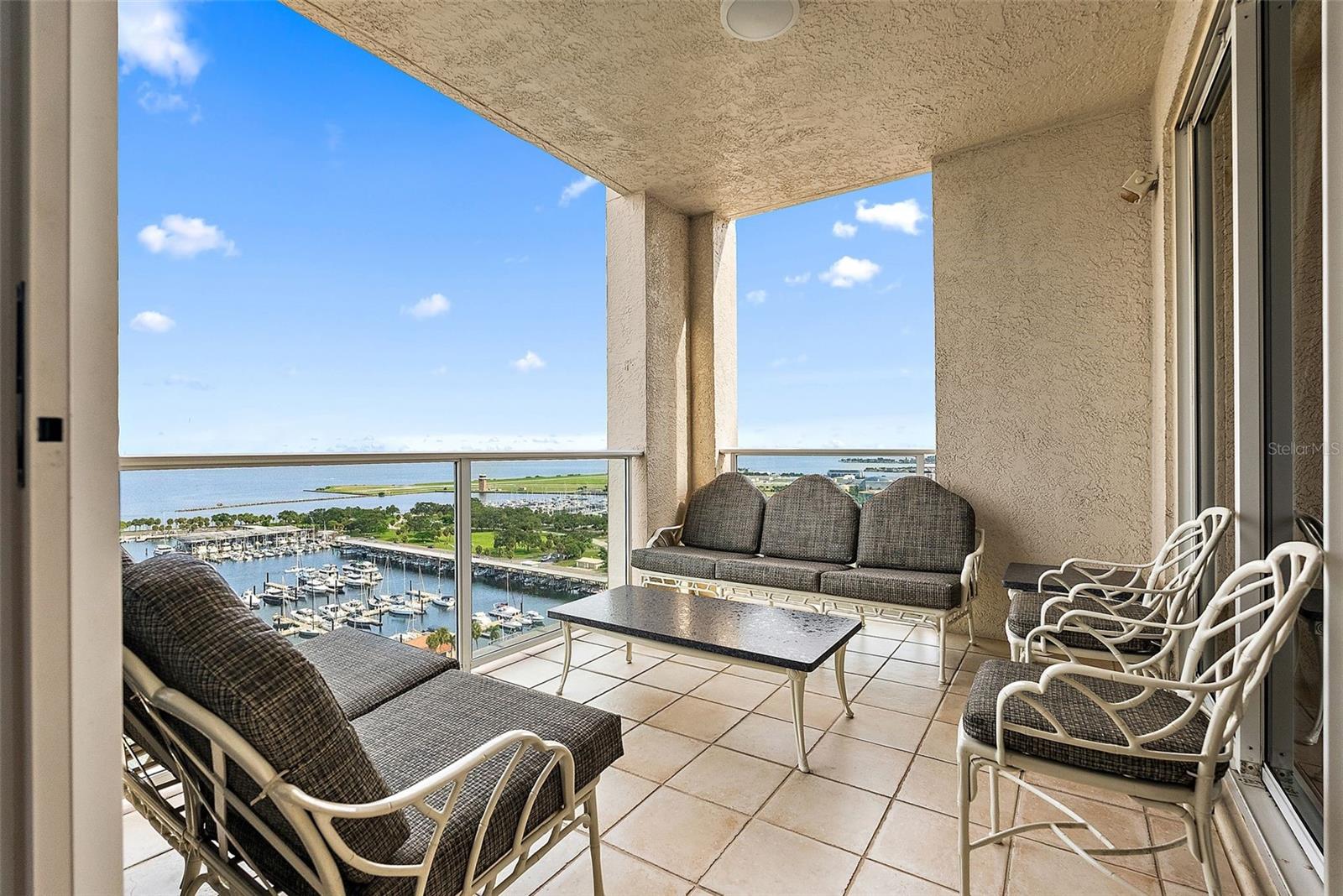 100 BEACH DR NE #1902